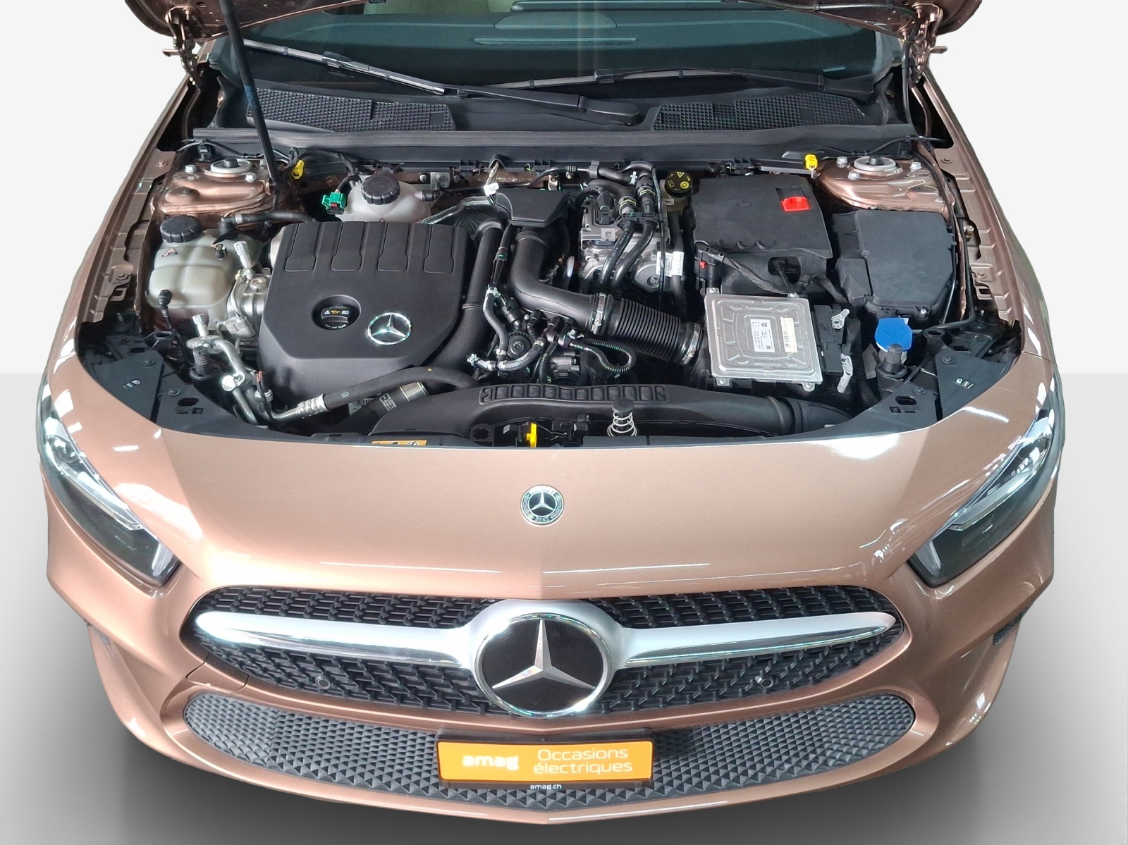 MERCEDES-BENZ A 250e Progressive 8G-DCT-image-16