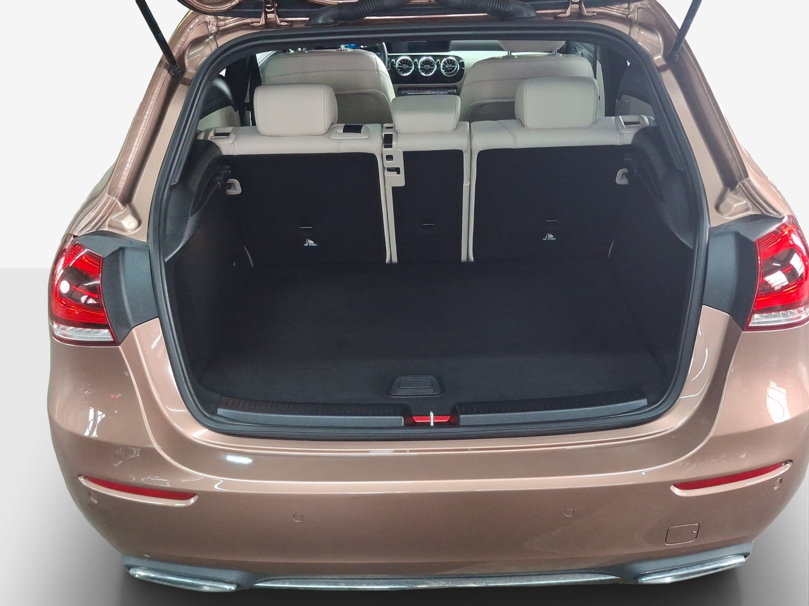 MERCEDES-BENZ A 250e Progressive 8G-DCT-image-13
