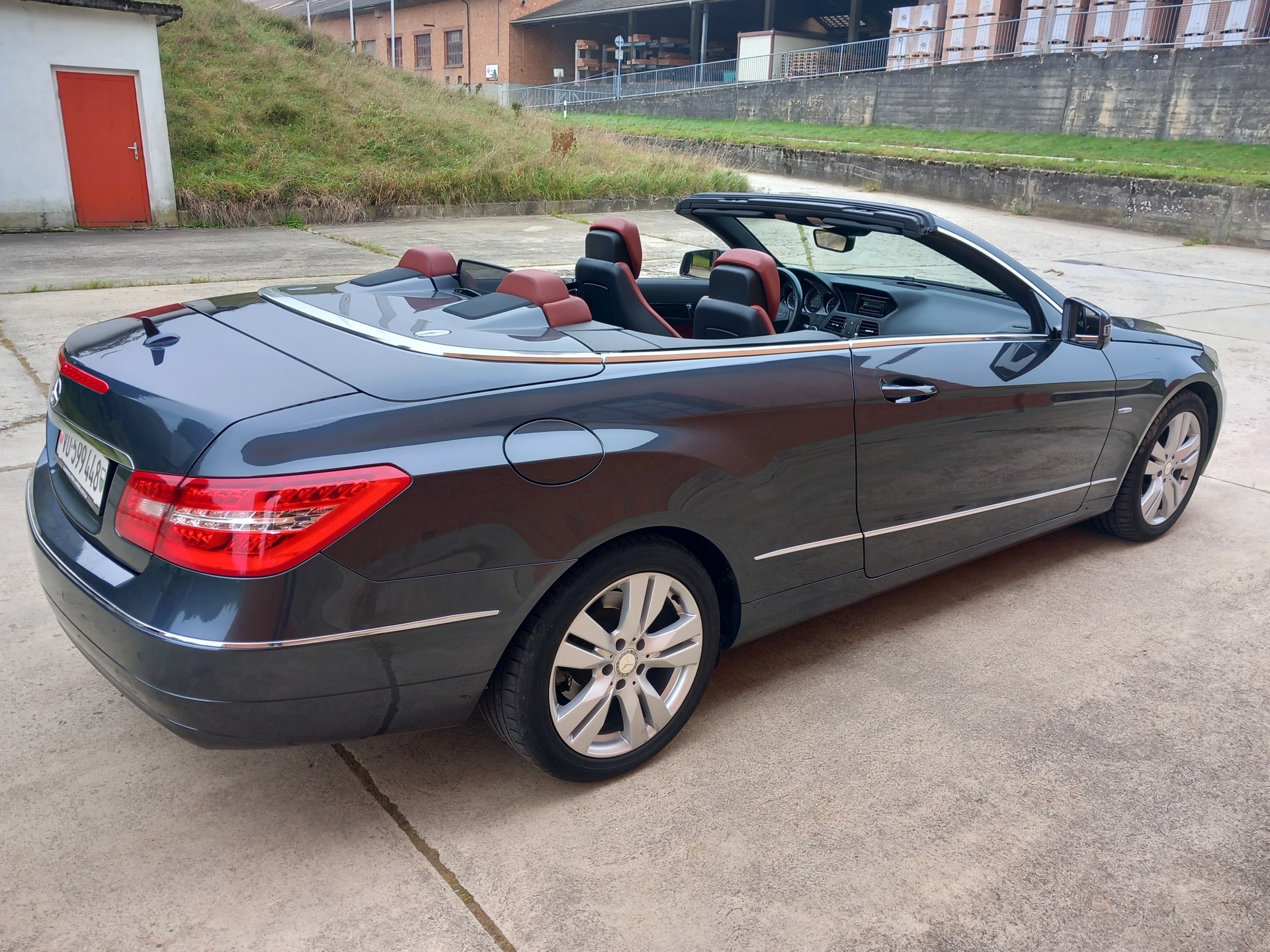 MERCEDES-BENZ E 250 CGI BlueEfficiency Automatic-image-2