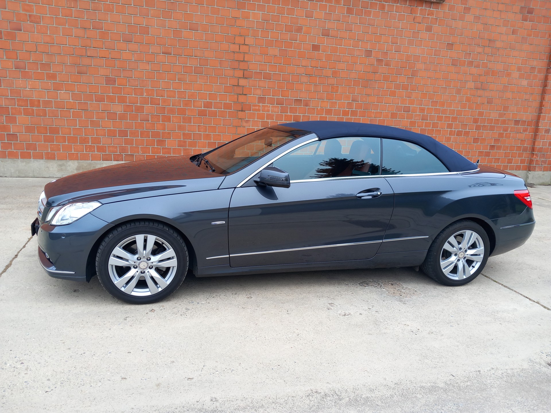 MERCEDES-BENZ E 250 CGI BlueEfficiency Automatic-image-1