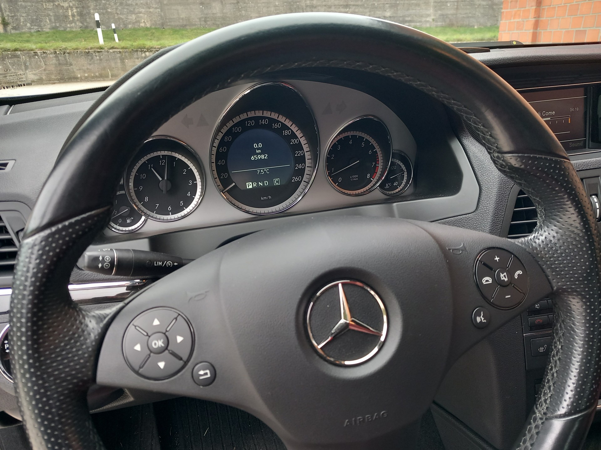 MERCEDES-BENZ E 250 CGI BlueEfficiency Automatic-image-3