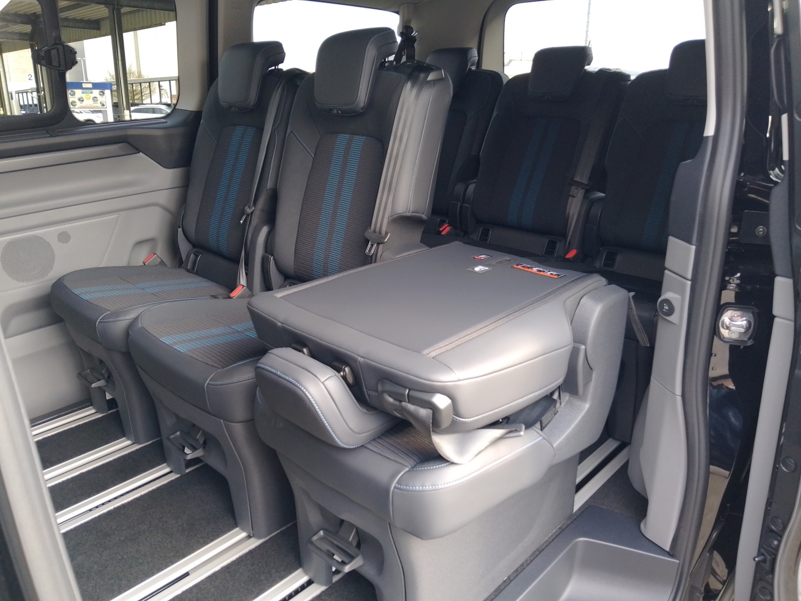 FORD Tourneo Custom Bus 320 L1 2.0 EcoBlue 170 Sport 4x4-image-9