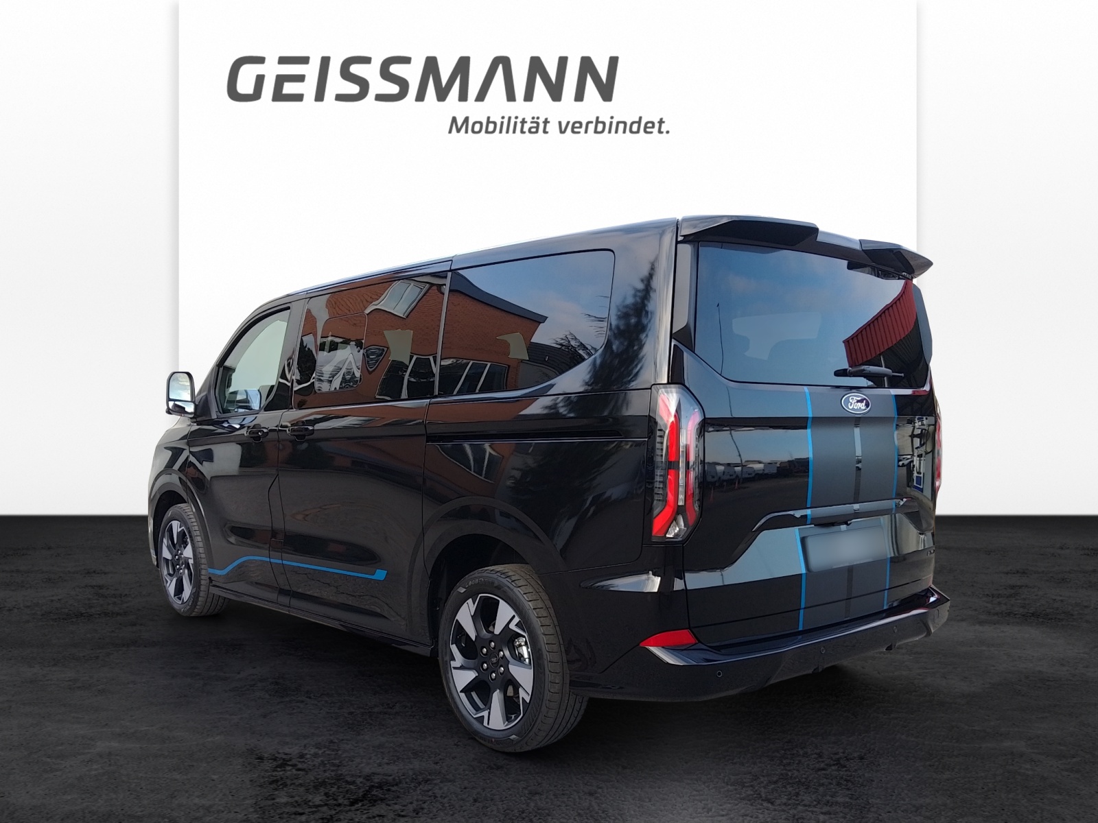 FORD Tourneo Custom Bus 320 L1 2.0 EcoBlue 170 Sport 4x4-image-2