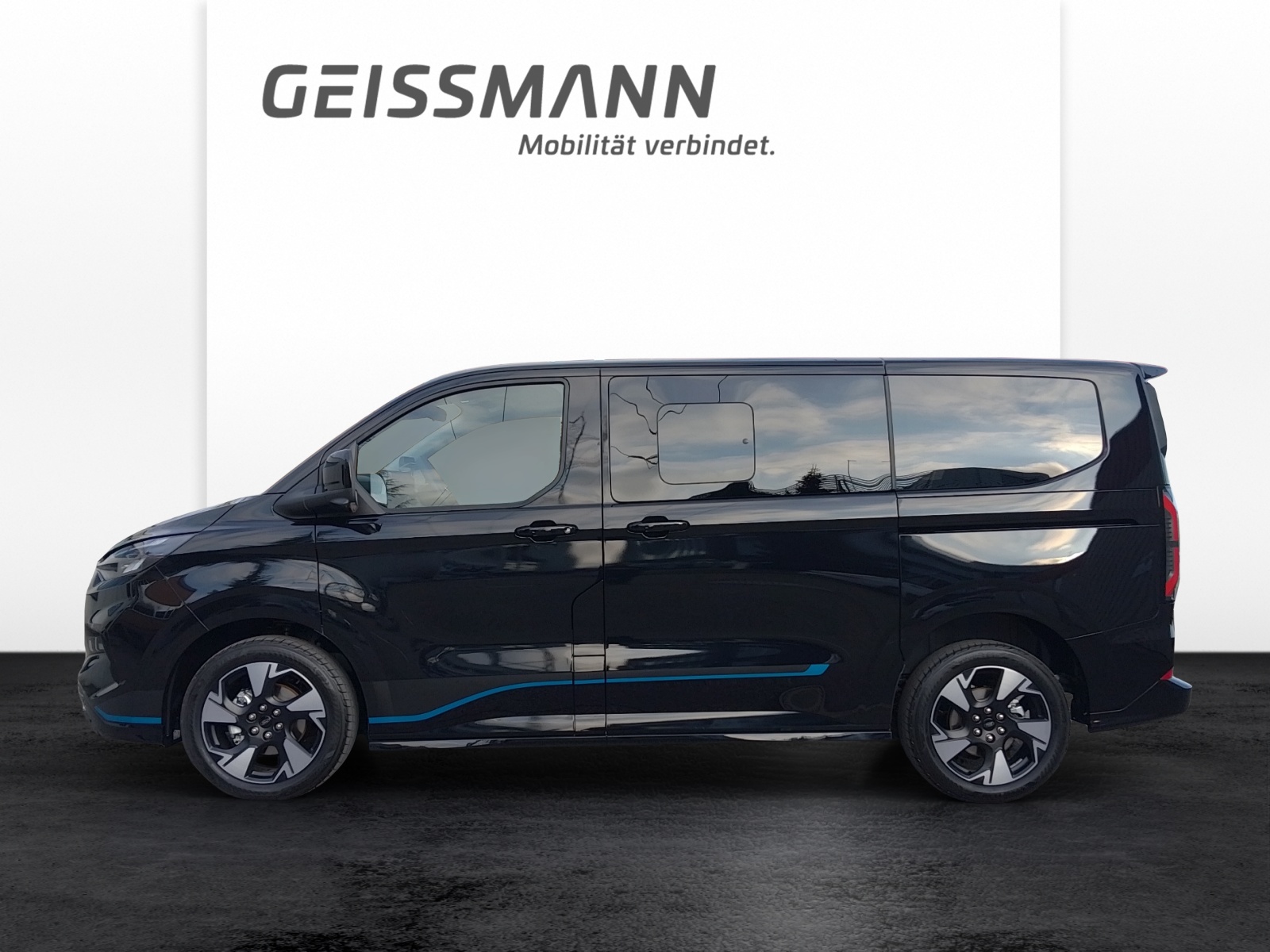 FORD Tourneo Custom Bus 320 L1 2.0 EcoBlue 170 Sport 4x4-image-1