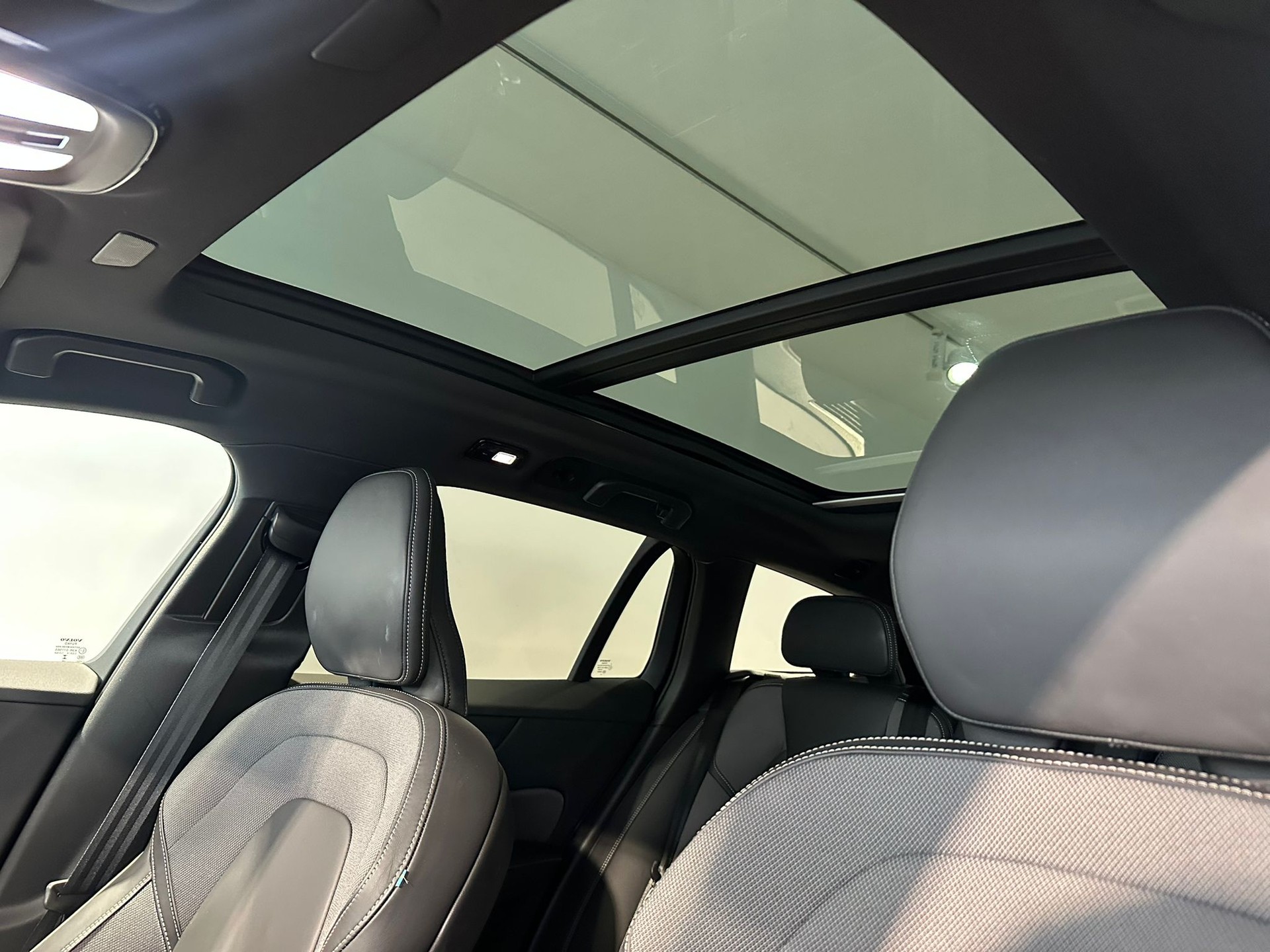 VOLVO V60 B4 MHD Ultra Dark DCT-image-12