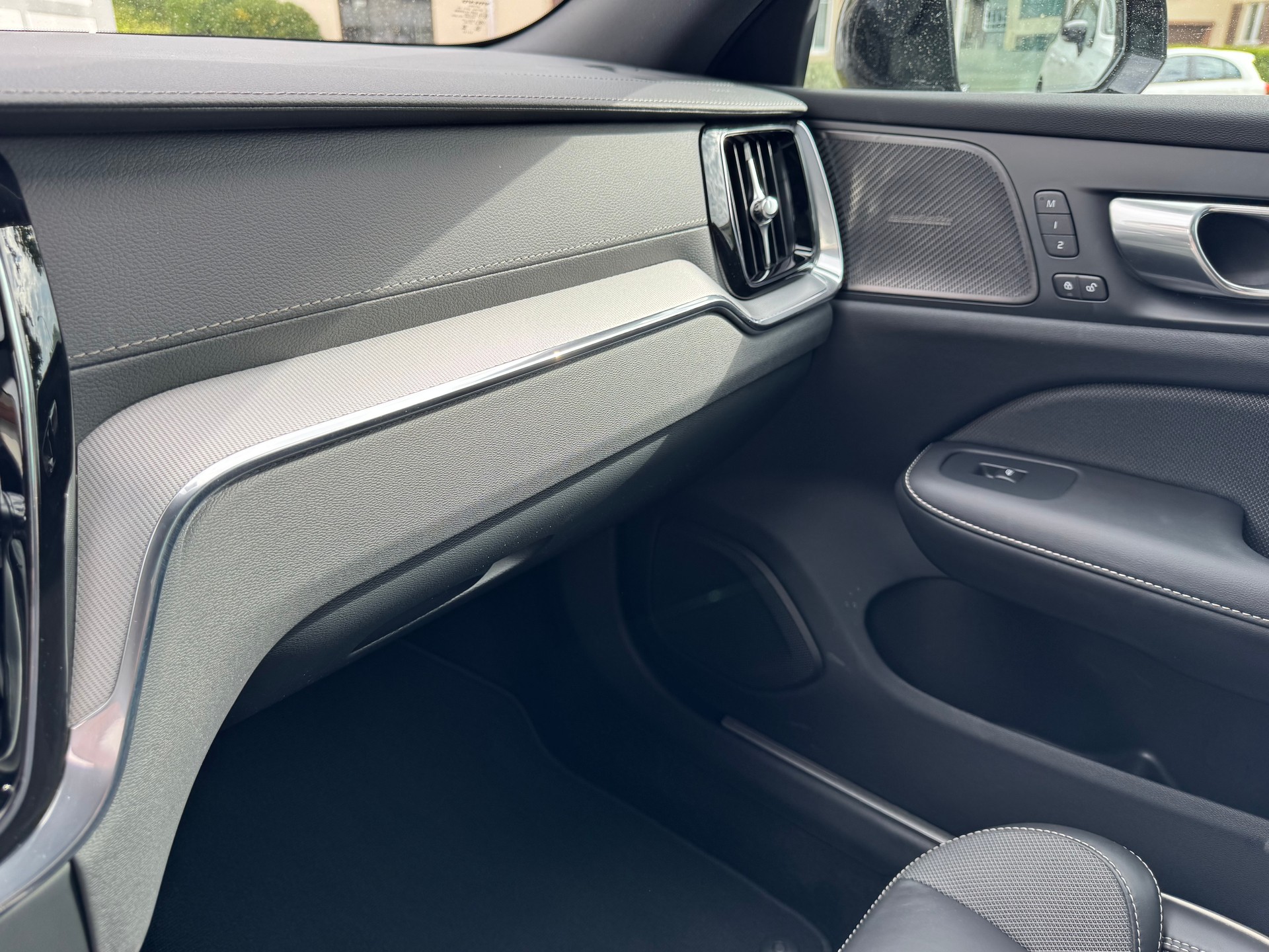 VOLVO V60 B4 MHD Ultra Dark DCT-image-22