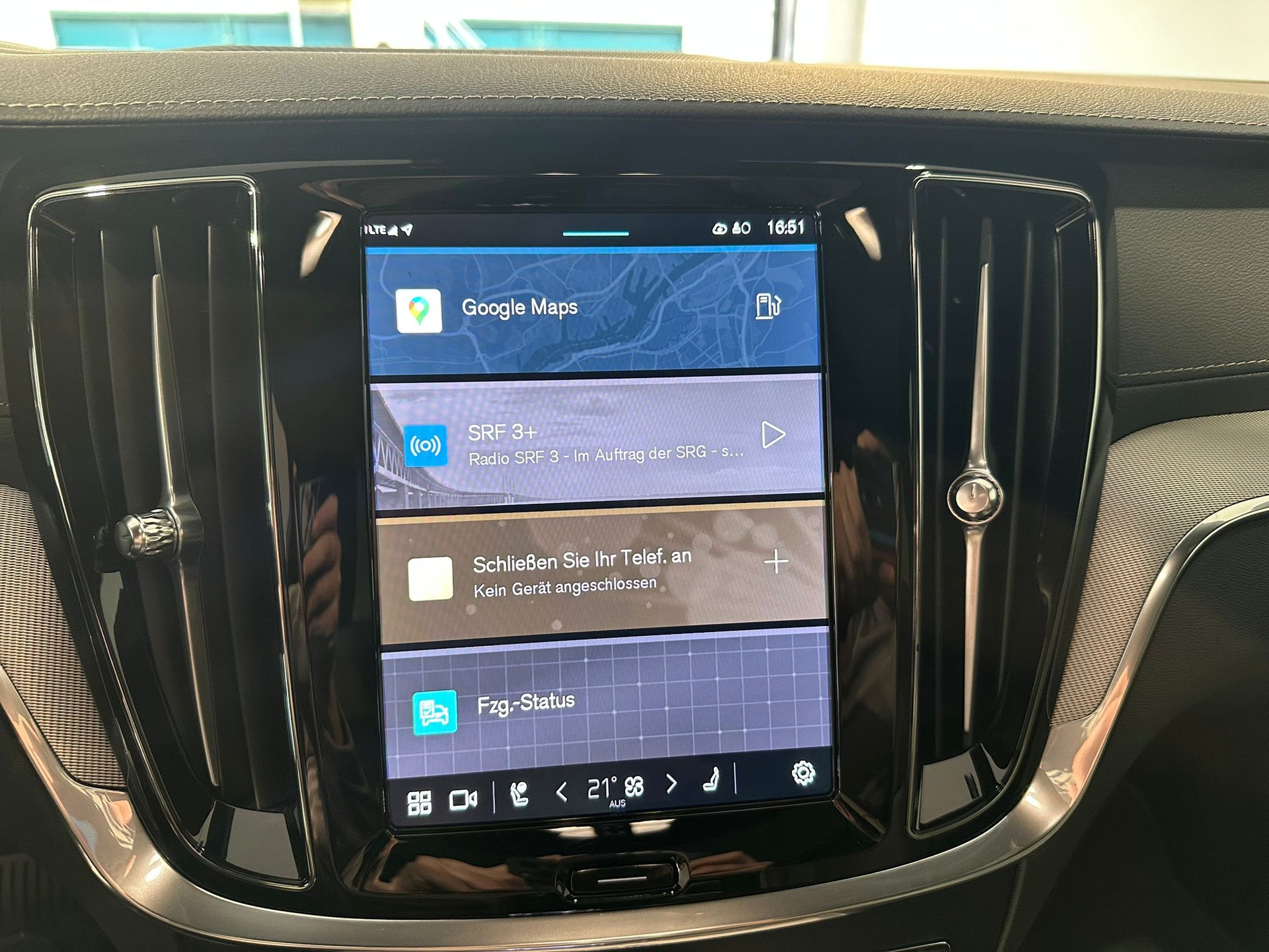 VOLVO V60 B4 MHD Ultra Dark DCT-image-11