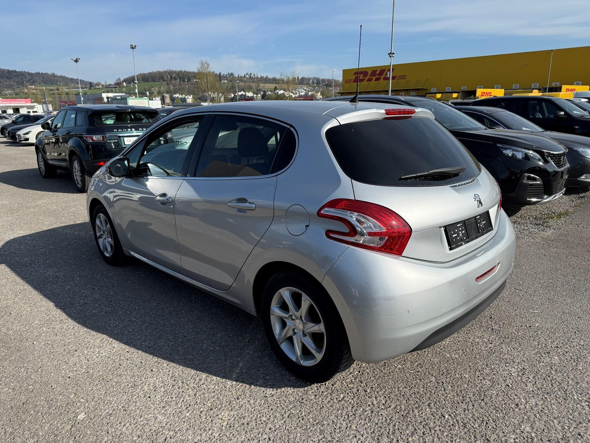 PEUGEOT 208 1.2 VTi Intuitive-image-4