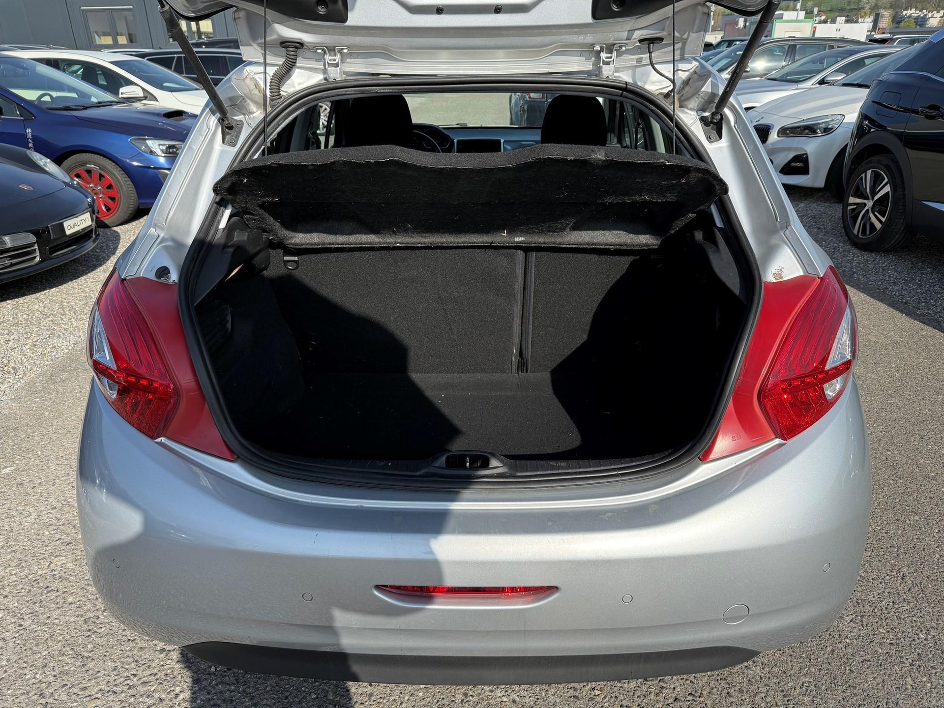 PEUGEOT 208 1.2 VTi Intuitive-image-11
