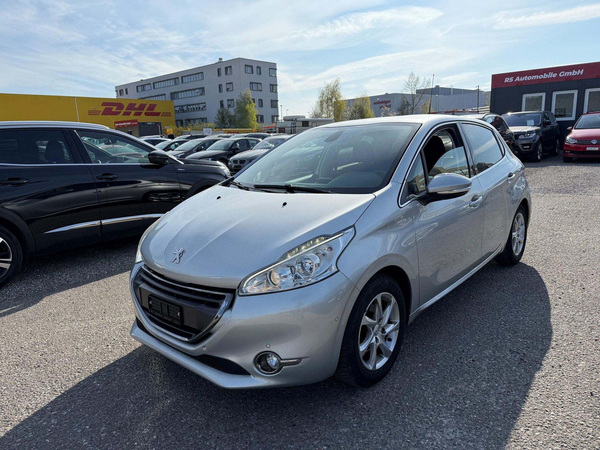 PEUGEOT 208 1.2 VTi Intuitive-image-1