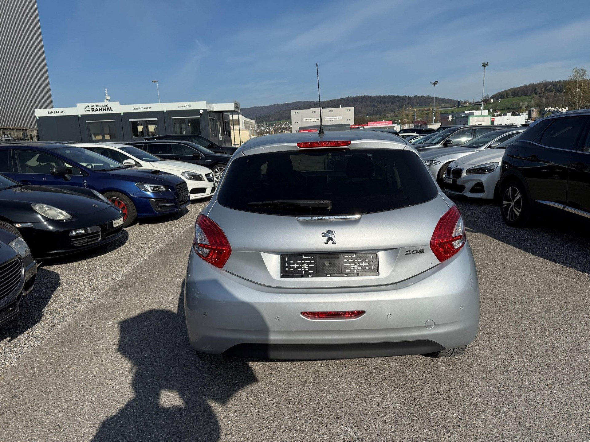 PEUGEOT 208 1.2 VTi Intuitive-image-5