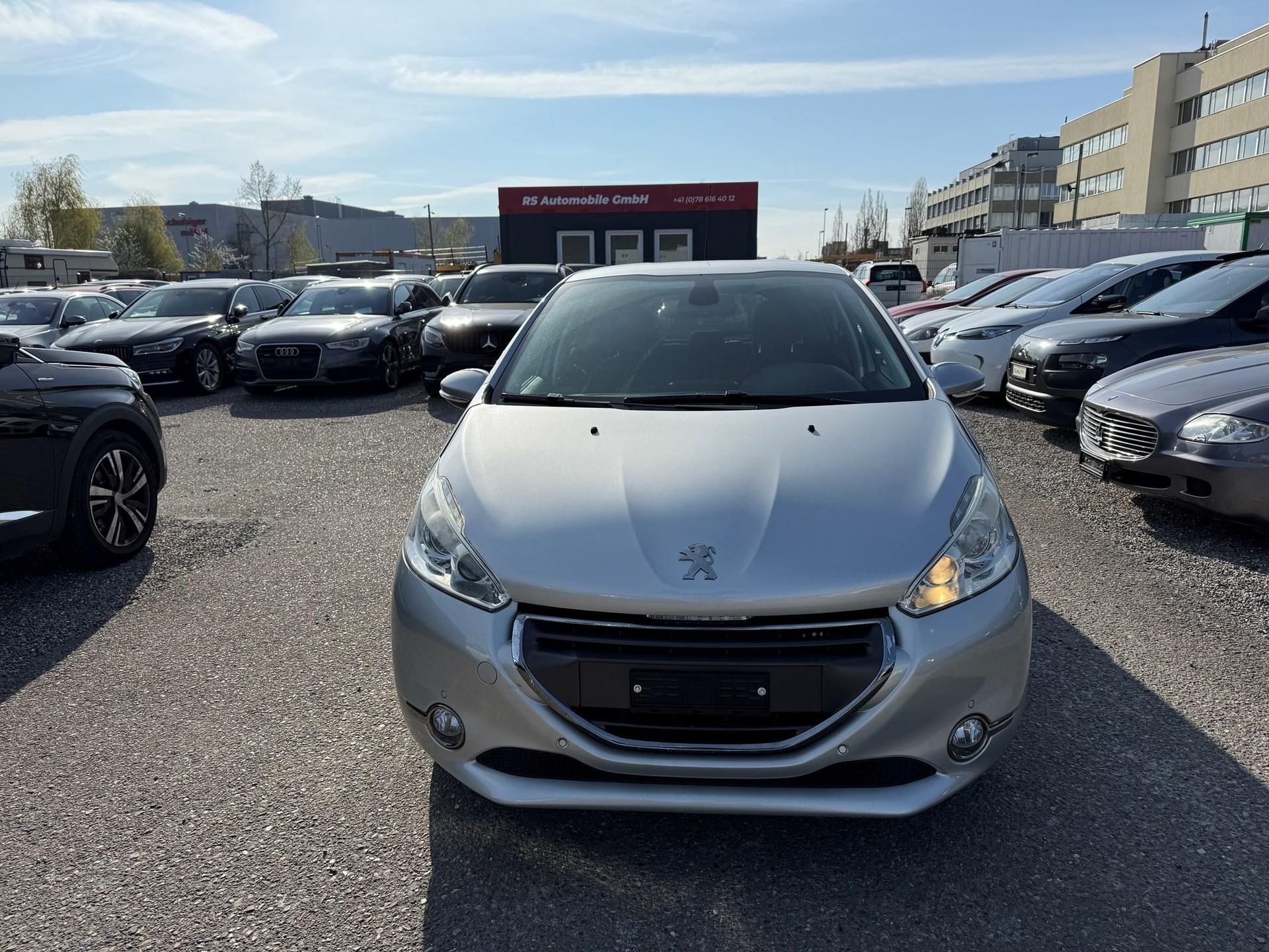 PEUGEOT 208 1.2 VTi Intuitive-image-3