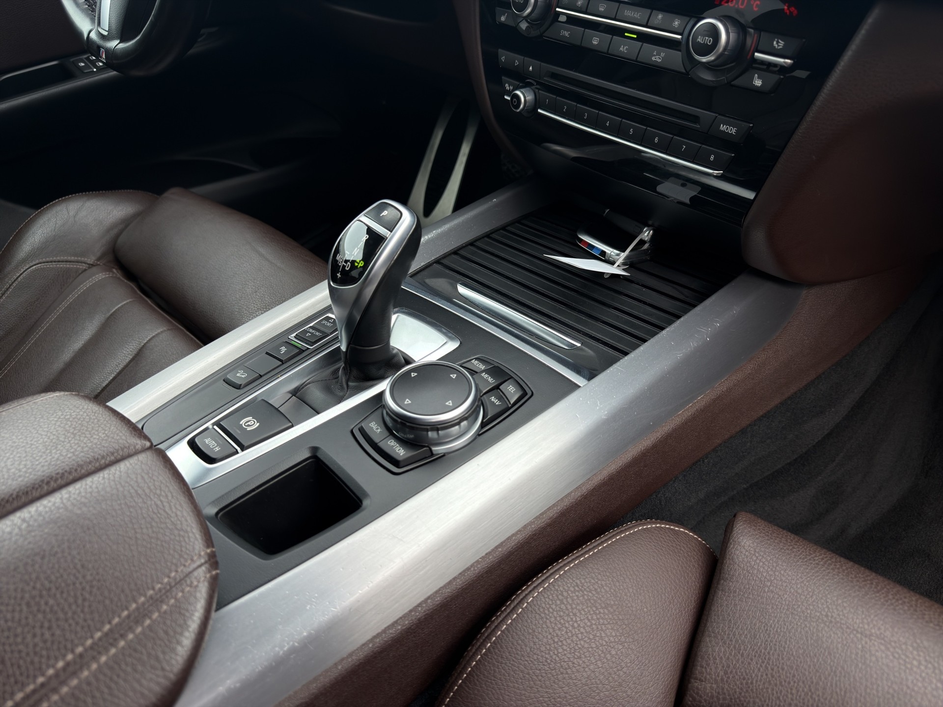 BMW X5 xDrive 40d Steptronic-image-17