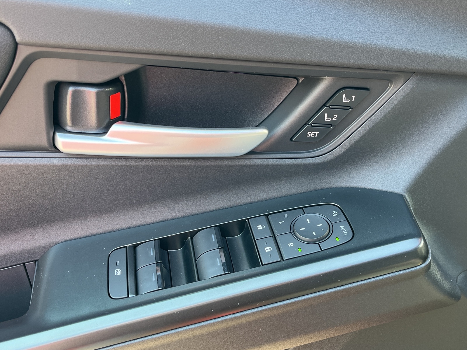 SUBARU Solterra eV Luxury AWD-image-15