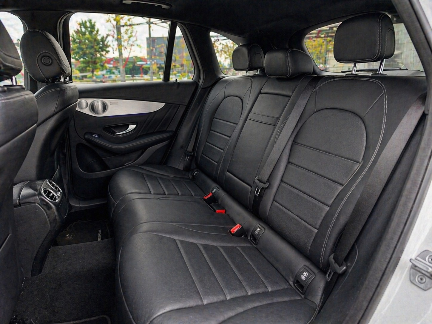 MERCEDES-BENZ GLC 220 d AMG Line 4m-image-5