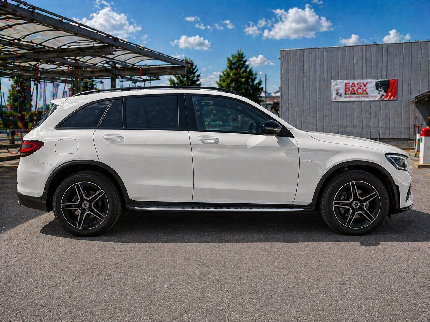MERCEDES-BENZ GLC 220 d AMG Line 4m-image-1