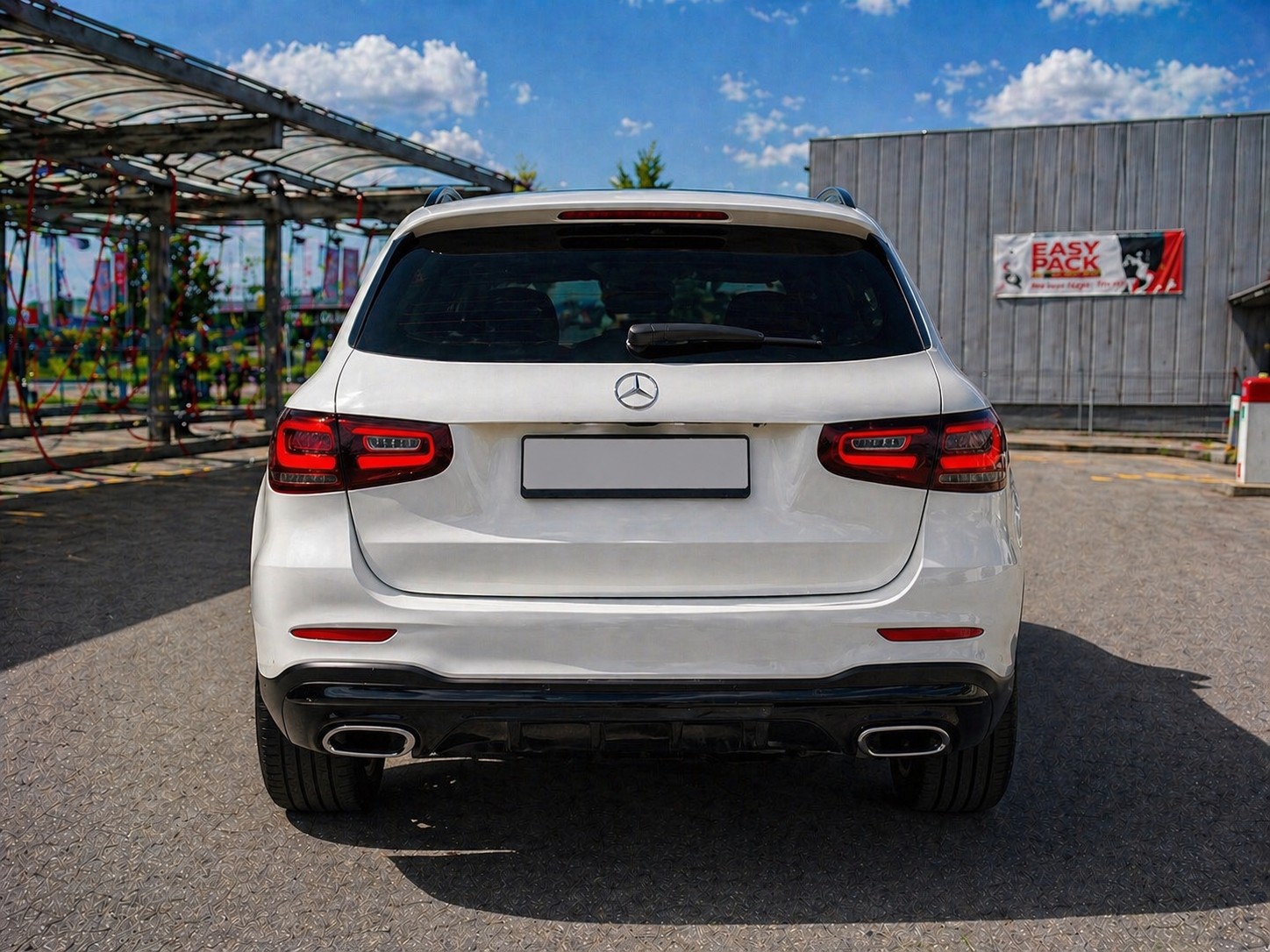 MERCEDES-BENZ GLC 220 d AMG Line 4m-image-2