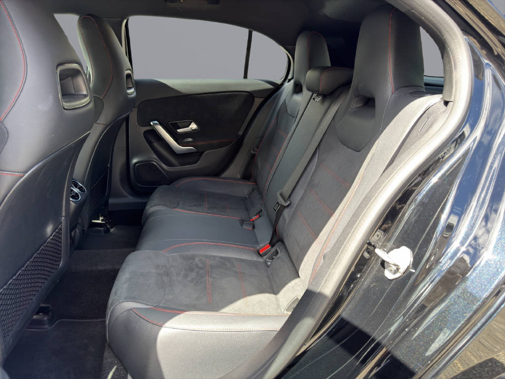 MERCEDES-BENZ A 200 AMG Line 4m-image-14