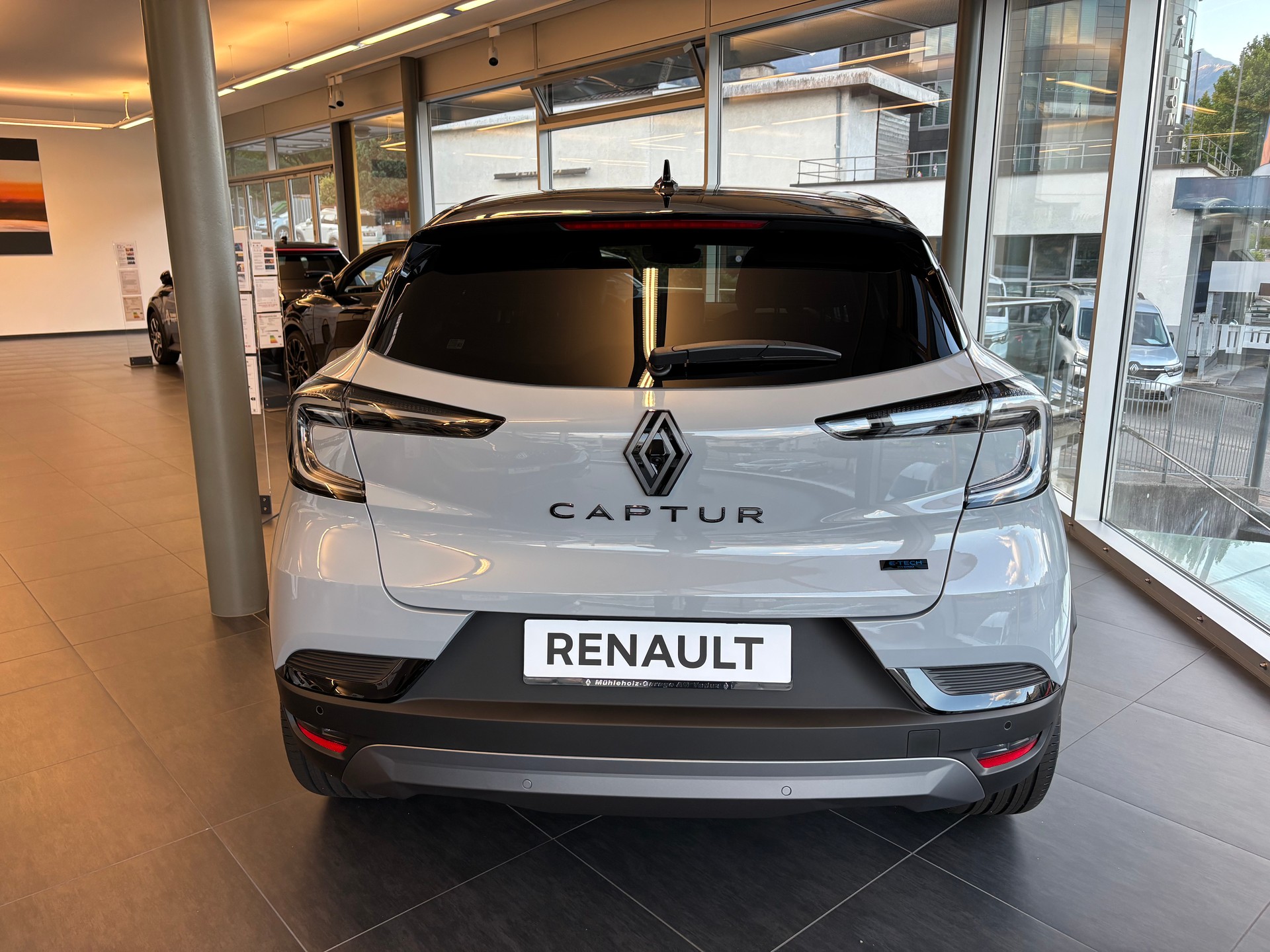RENAULT Captur 1.3 TCe Esprit Alpine EDC-image-4
