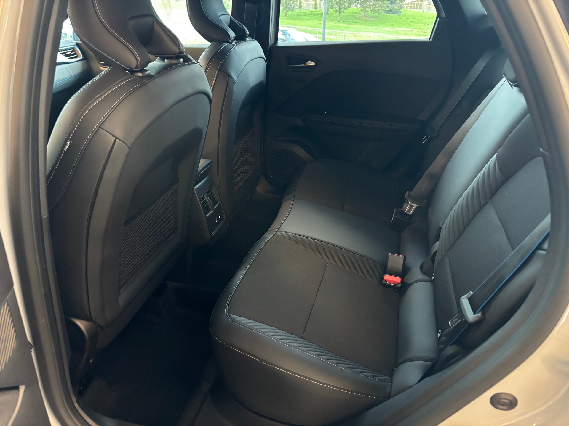 RENAULT Captur 1.3 TCe Esprit Alpine EDC-image-8