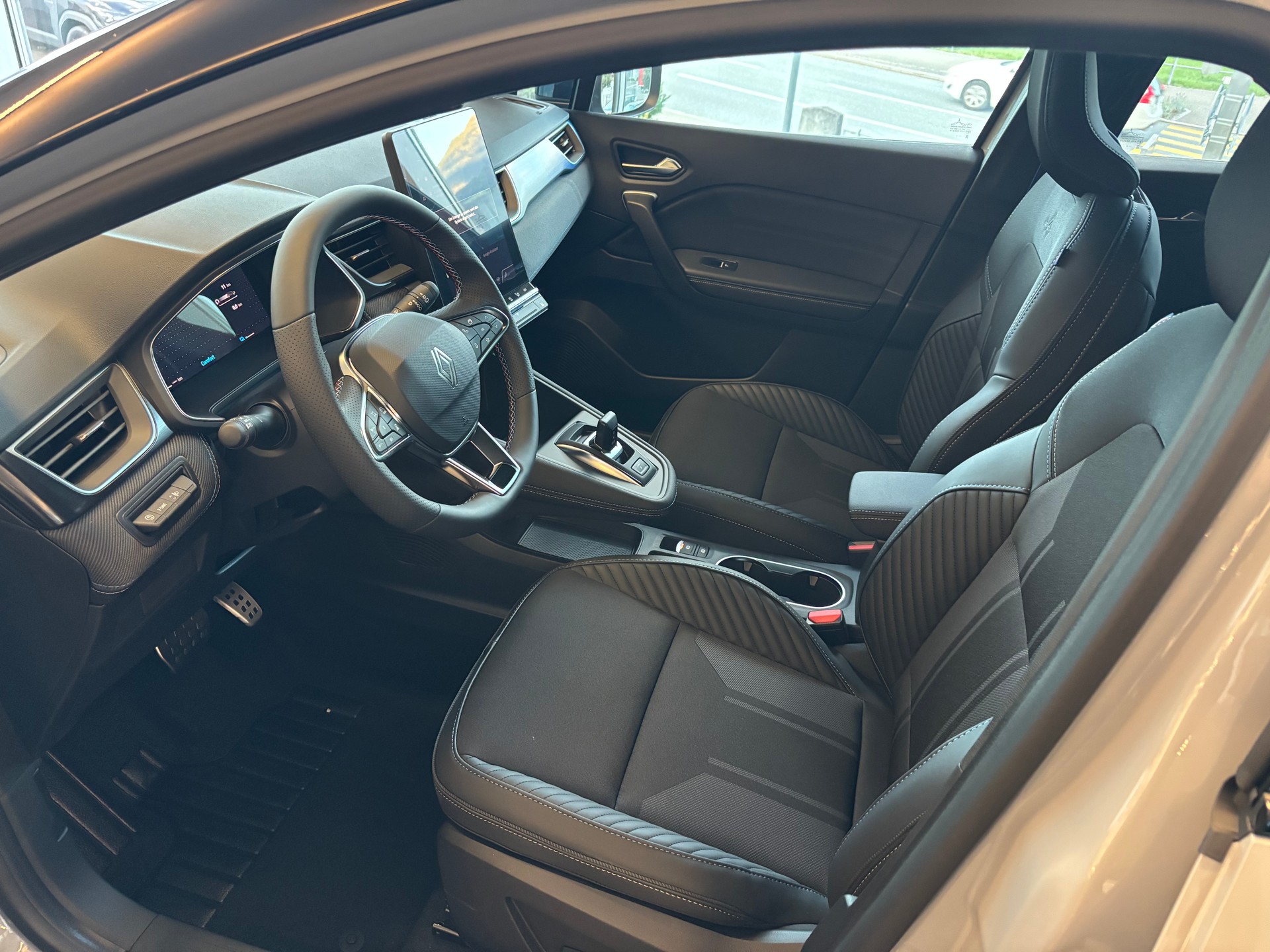 RENAULT Captur 1.3 TCe Esprit Alpine EDC-image-6