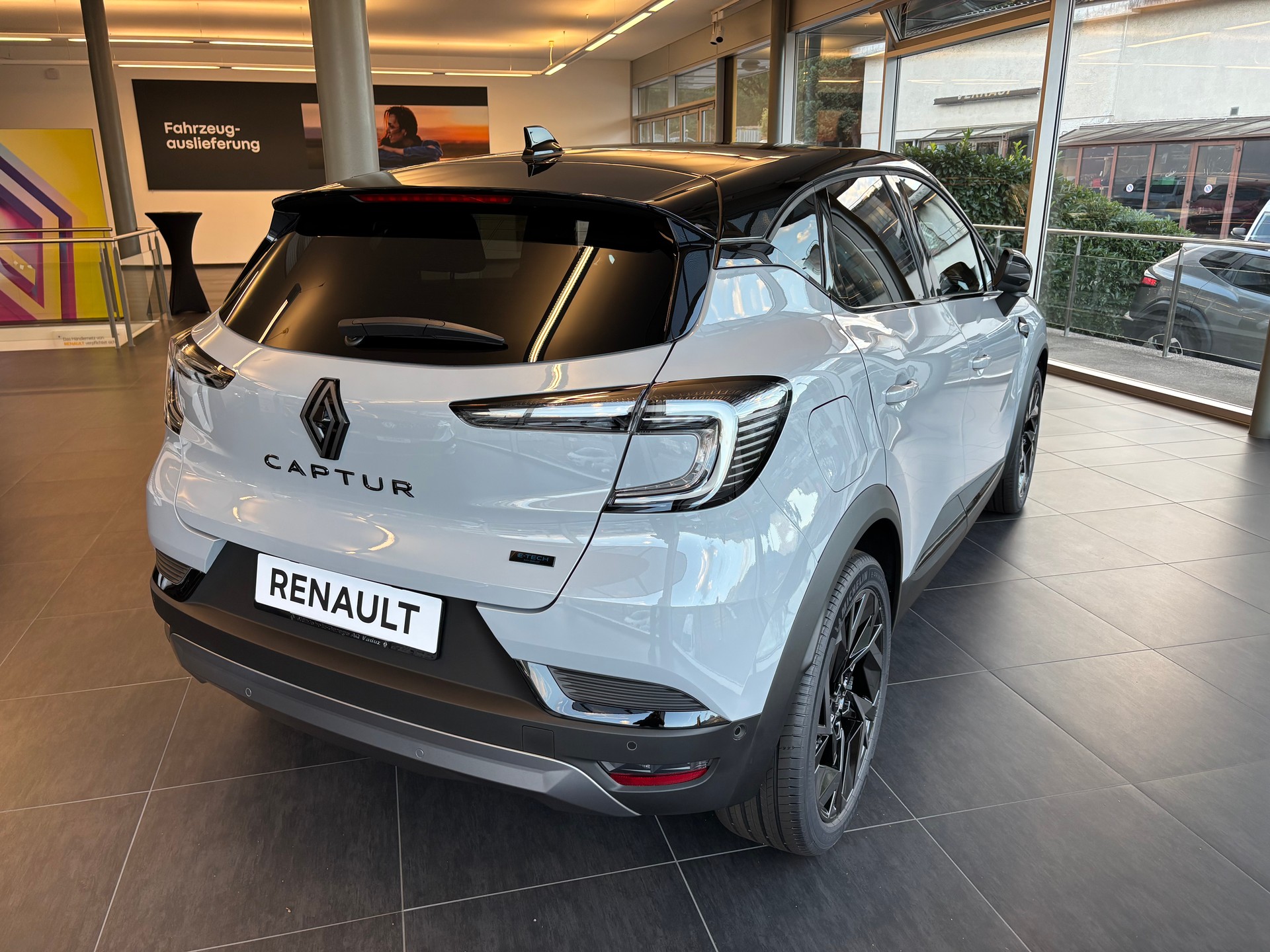 RENAULT Captur 1.3 TCe Esprit Alpine EDC-image-5