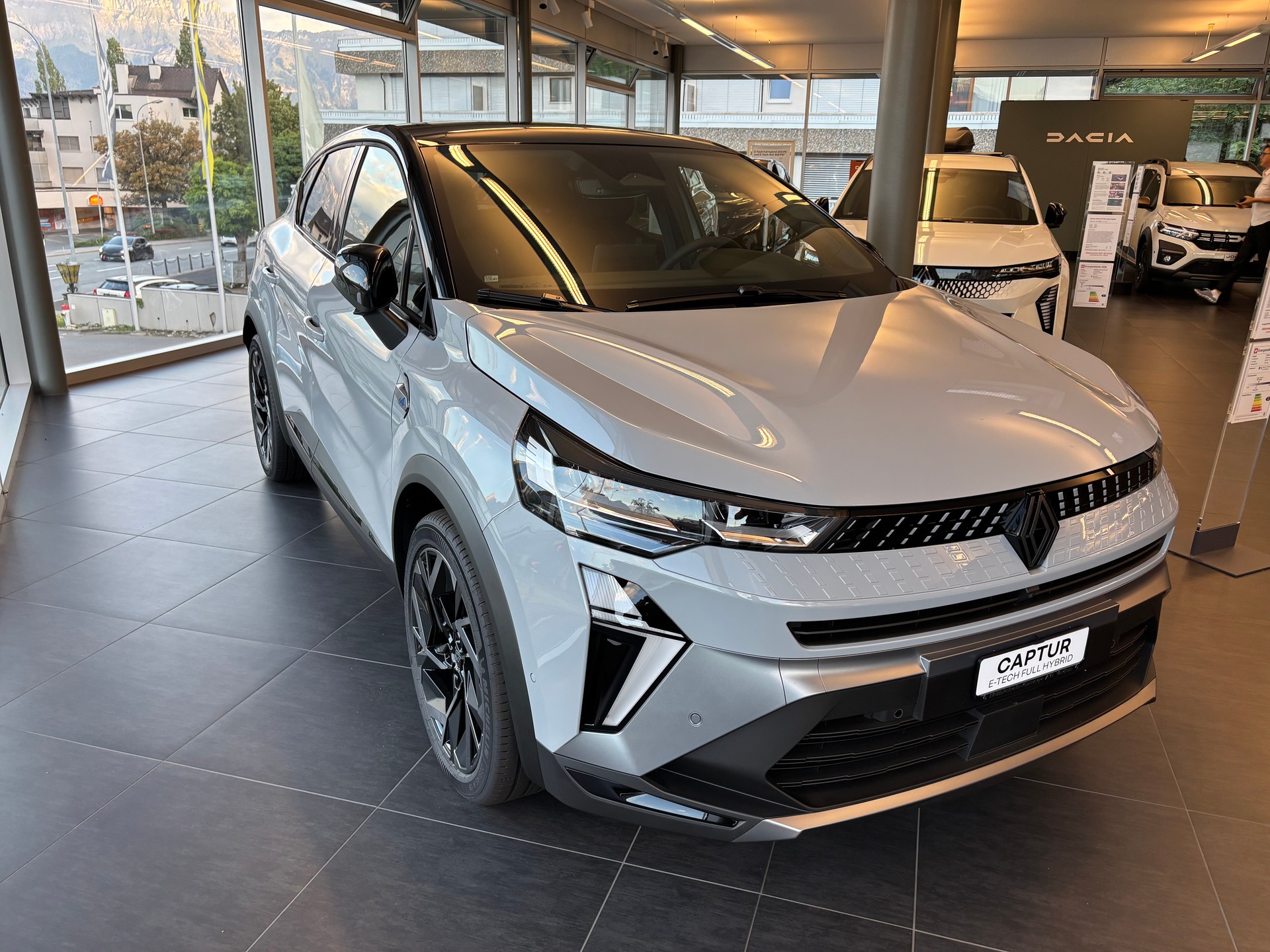RENAULT Captur 1.3 TCe Esprit Alpine EDC-image-2