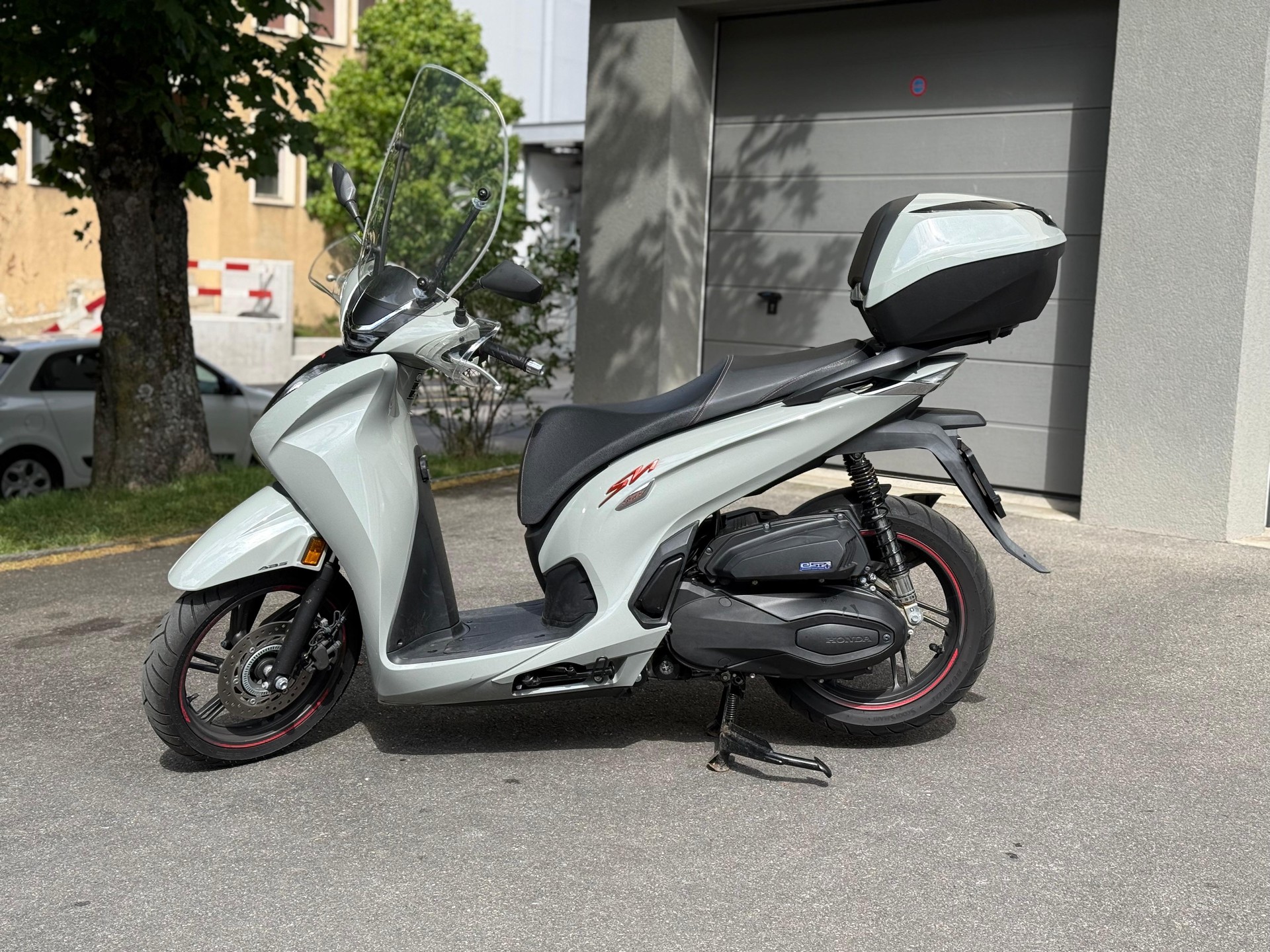 HONDA SH 350-showroom-element-2