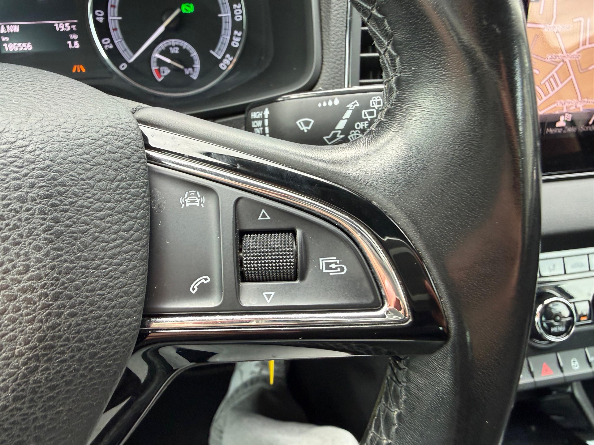SKODA Karoq 2.0 TDI Ambition 4x4 DSG-image-20