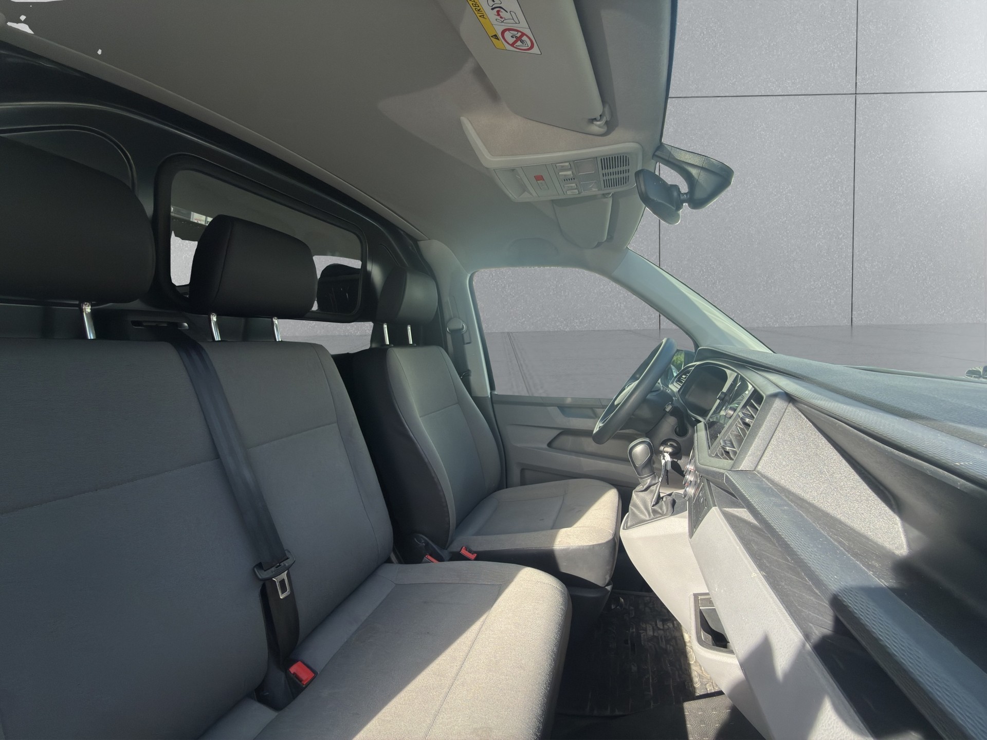VW T6.1 2.0 TDI 4Motion DSG-image-10