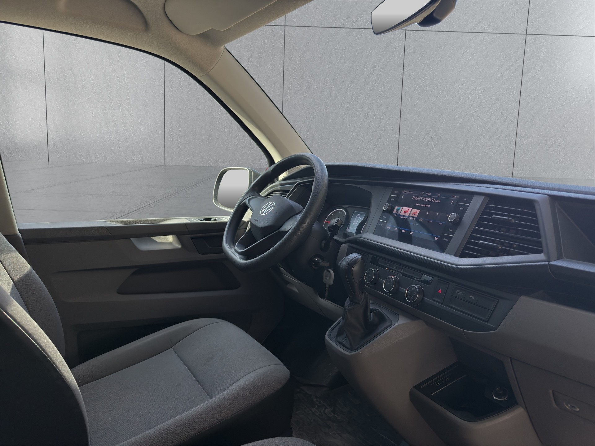 VW T6.1 2.0 TDI 4Motion DSG-image-9