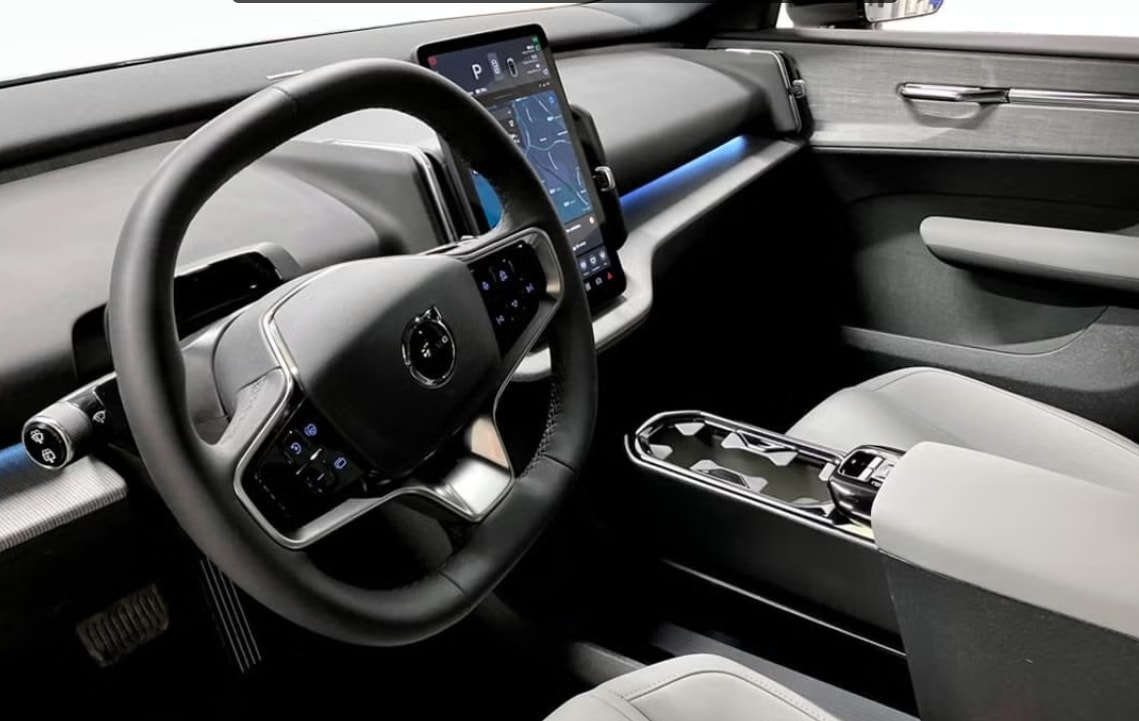 VOLVO EX30 Cross Country E60 69kWh Twin Performance AWD-image-2