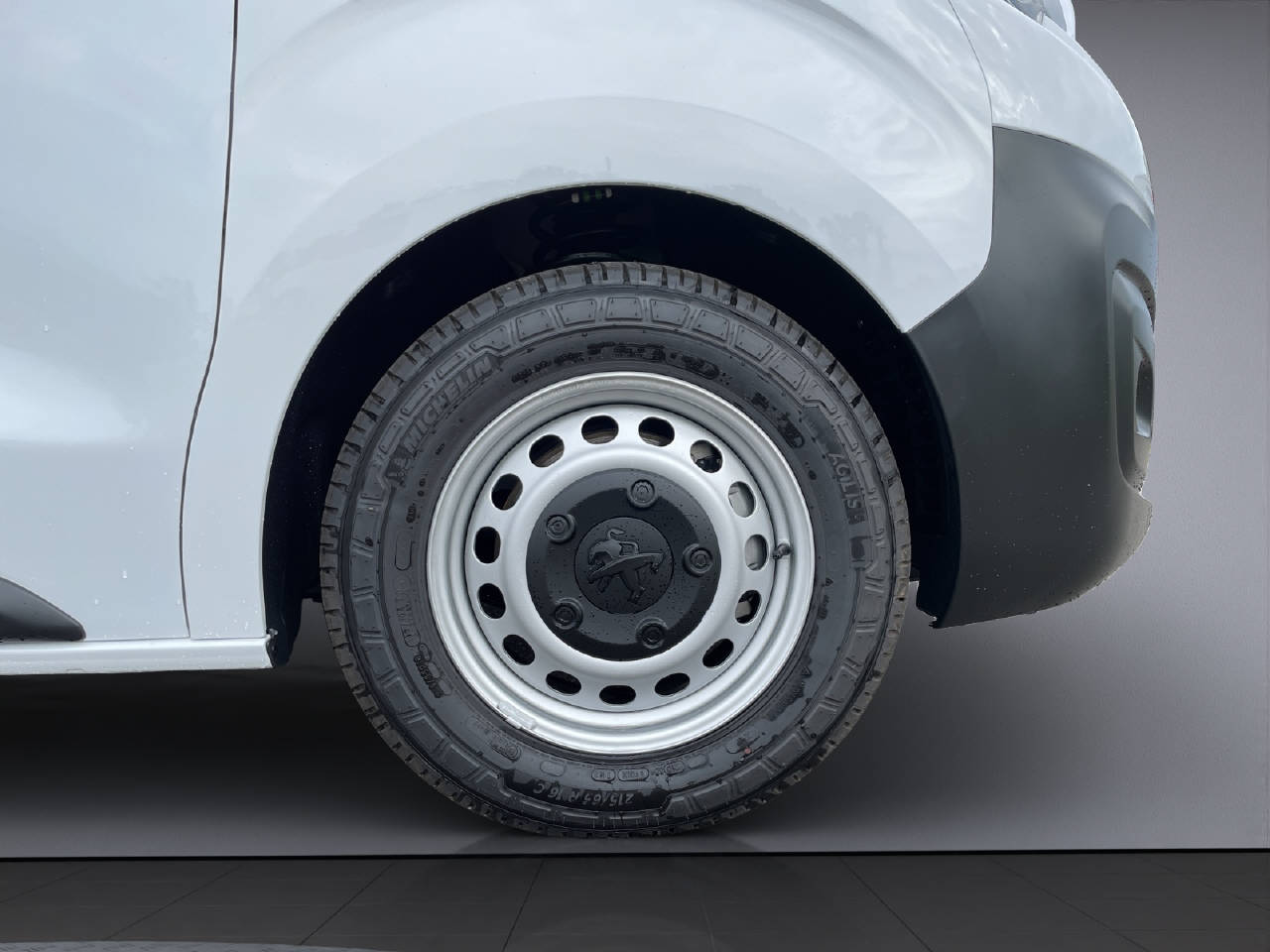 PEUGEOT e-Expert Kaw. Standard 75 kWh Premium-image-10