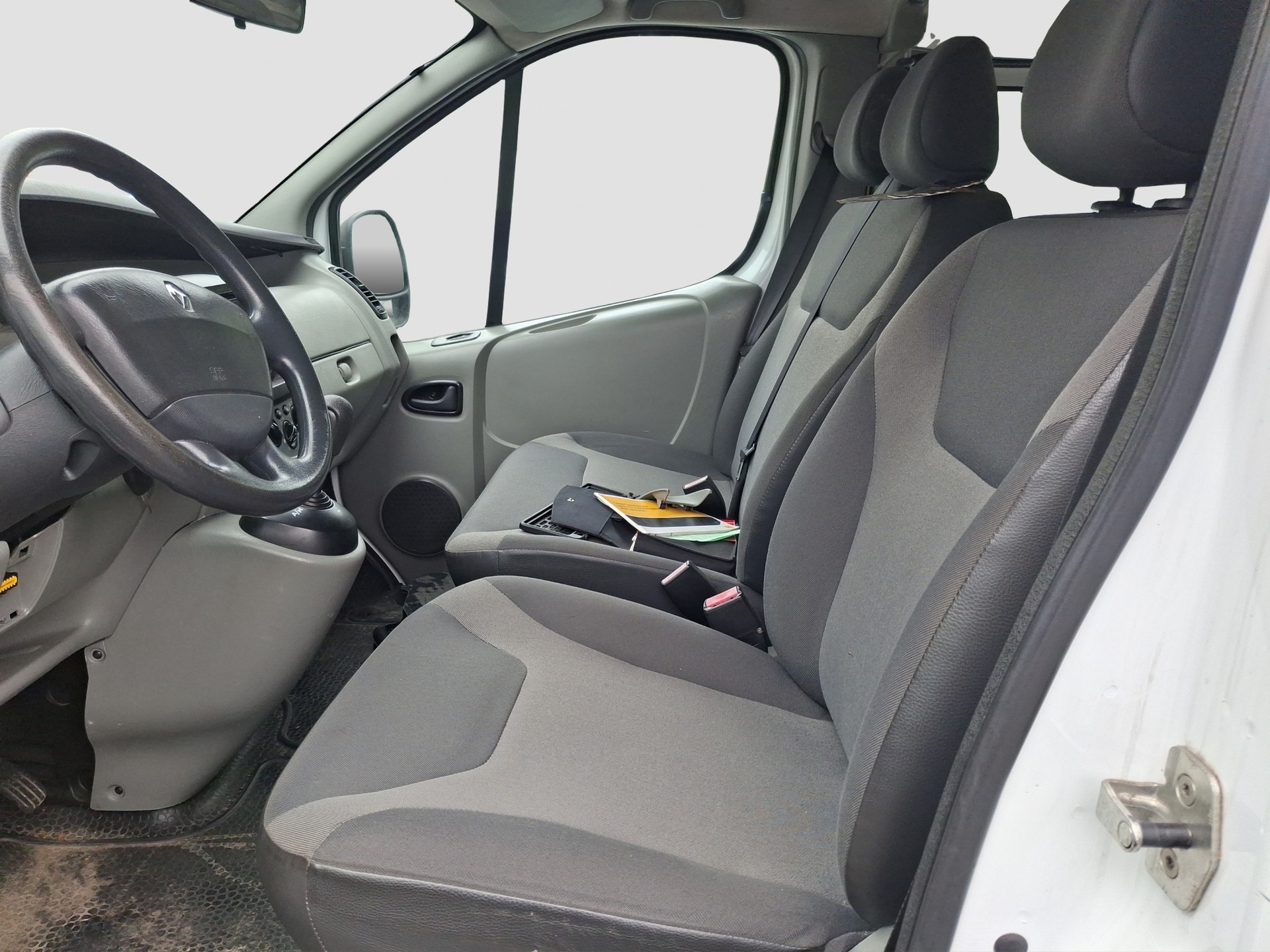 RENAULT Trafic 2.0 dCi 115 A 2.9t L2H2-image-5