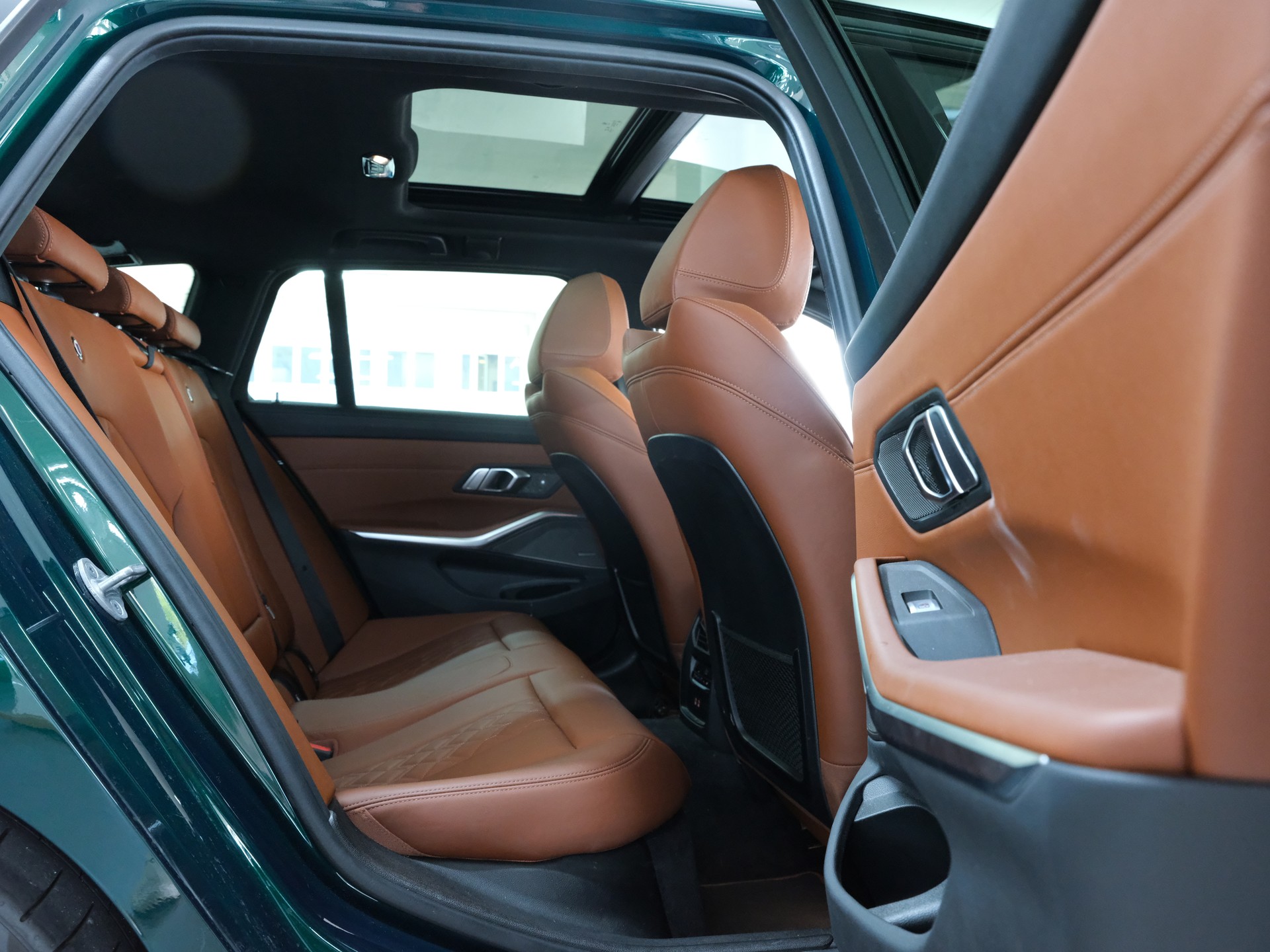 BMW-ALPINA B3 BiTurbo Touring 3.0 xDrive Switch-Tronic *BMW Werksgarantie * *Panorama* *Head up Display*-image-26
