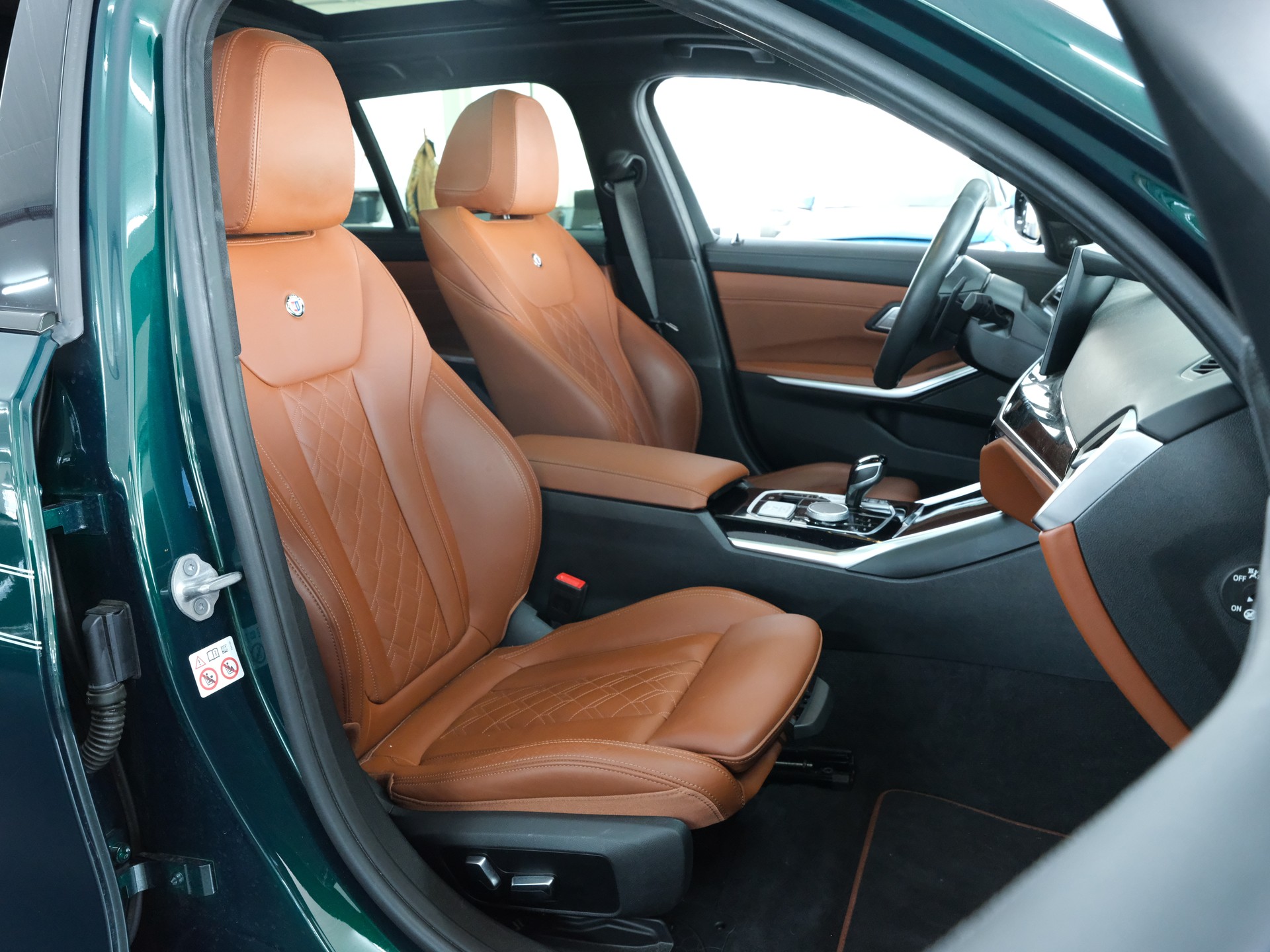 BMW-ALPINA B3 BiTurbo Touring 3.0 xDrive Switch-Tronic *BMW Werksgarantie * *Panorama* *Head up Display*-image-29