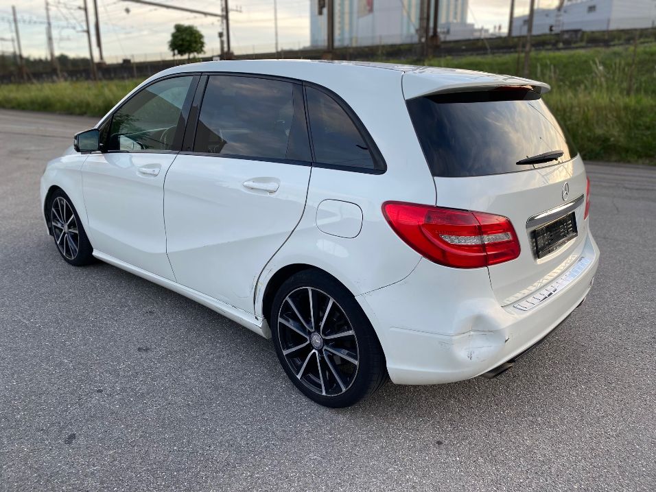 MERCEDES-BENZ B 180-image-2