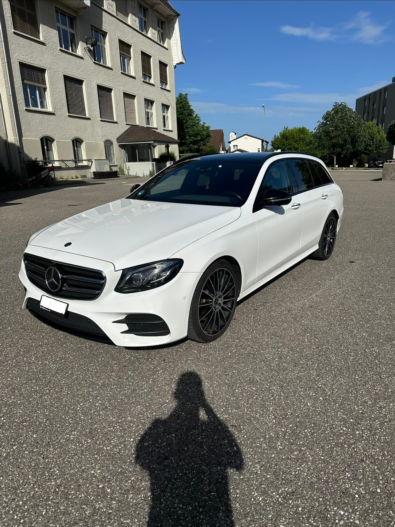 MERCEDES-BENZ E 220 d Swiss Star AMG Line 4matic-image-1