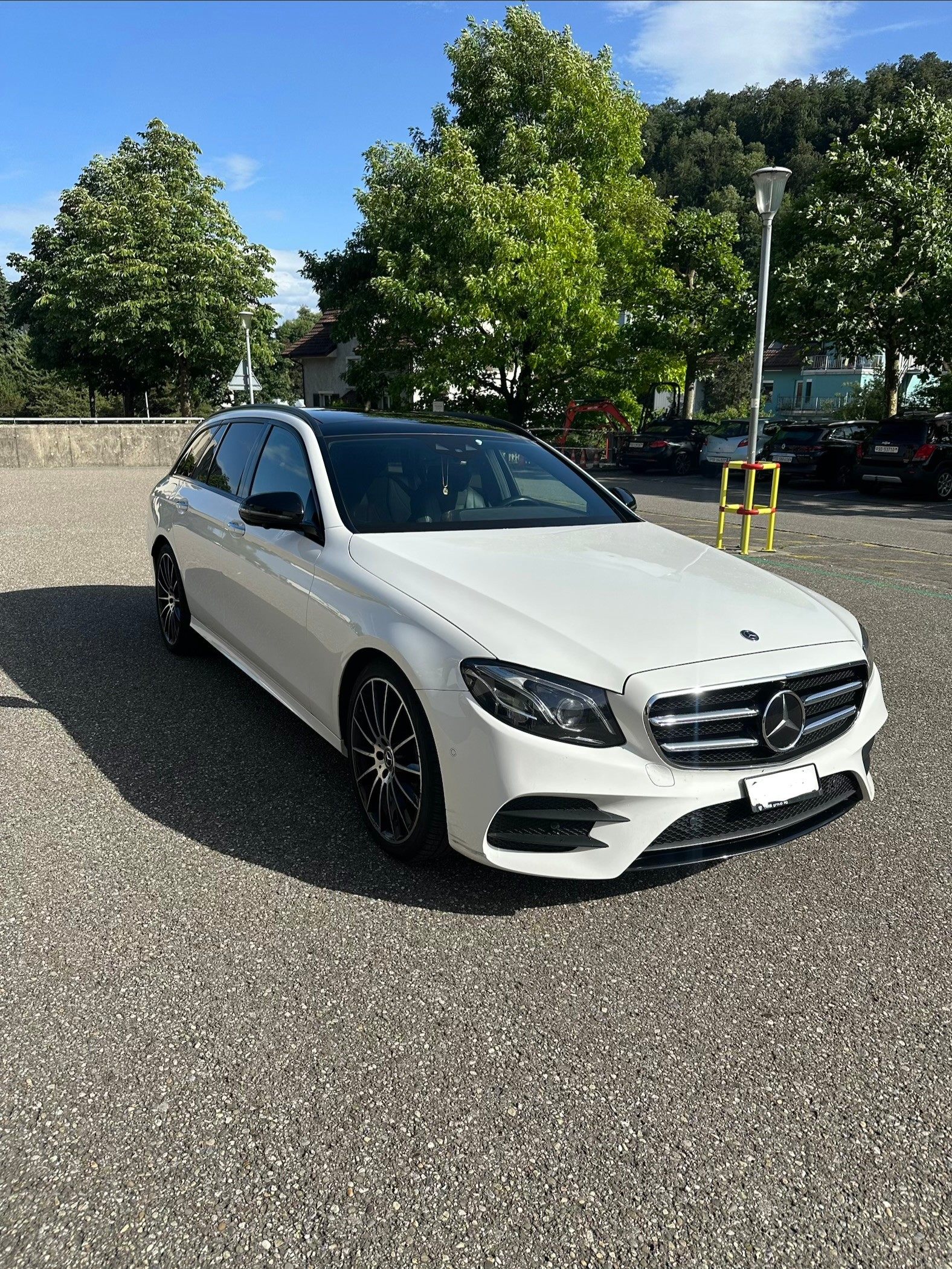 MERCEDES-BENZ E 220 d Swiss Star AMG Line 4matic-image-0