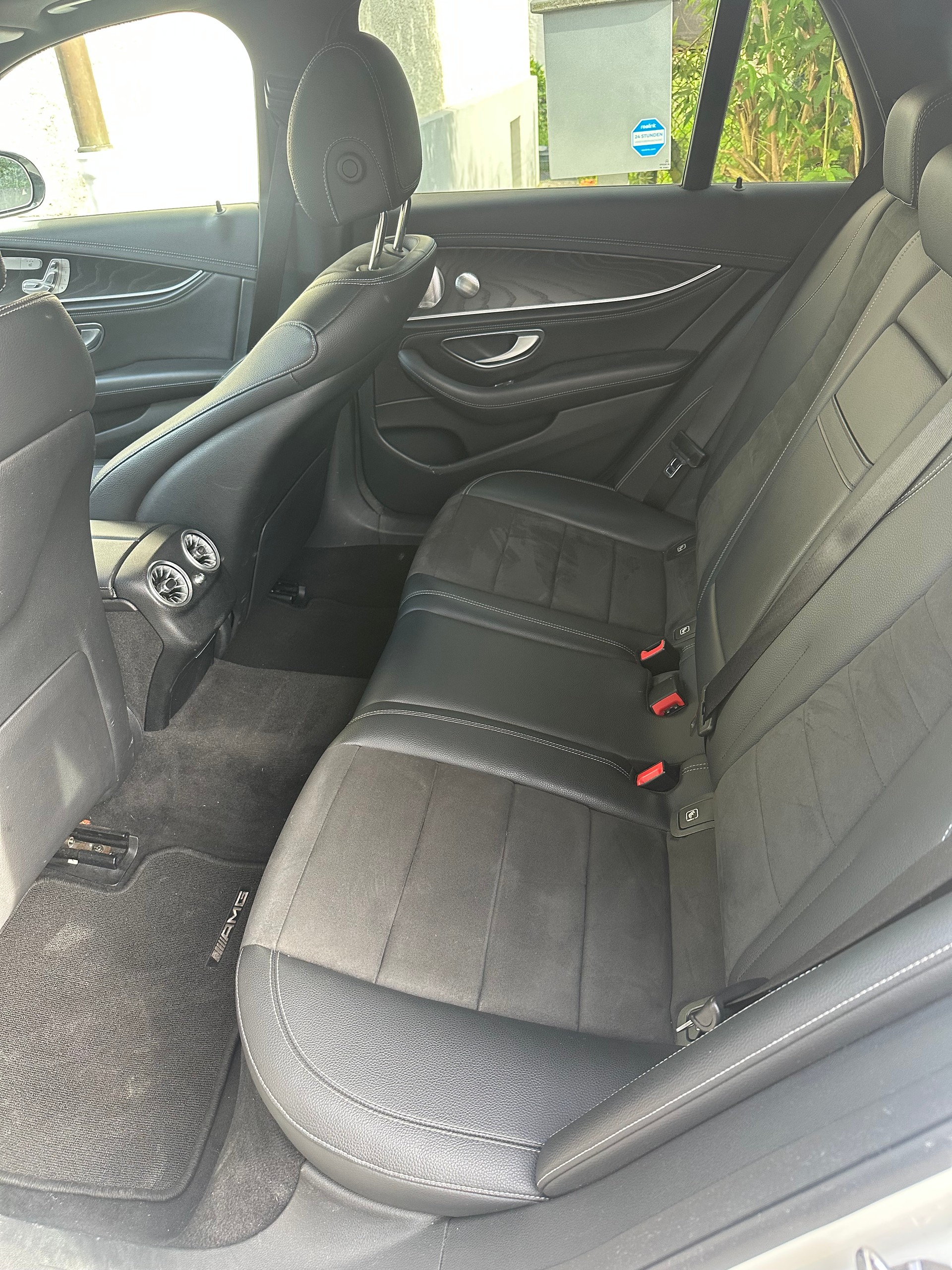 MERCEDES-BENZ E 220 d Swiss Star AMG Line 4matic-image-4