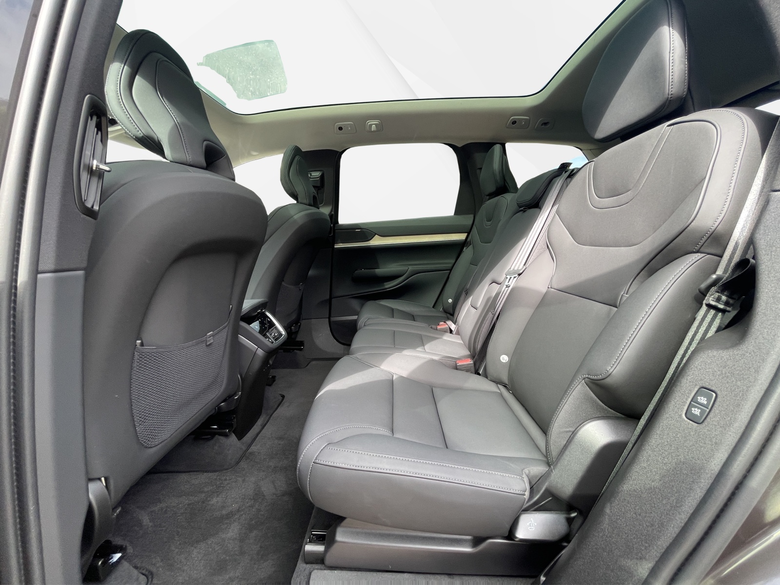 VOLVO EX90 Twin Plus AWD-image-13