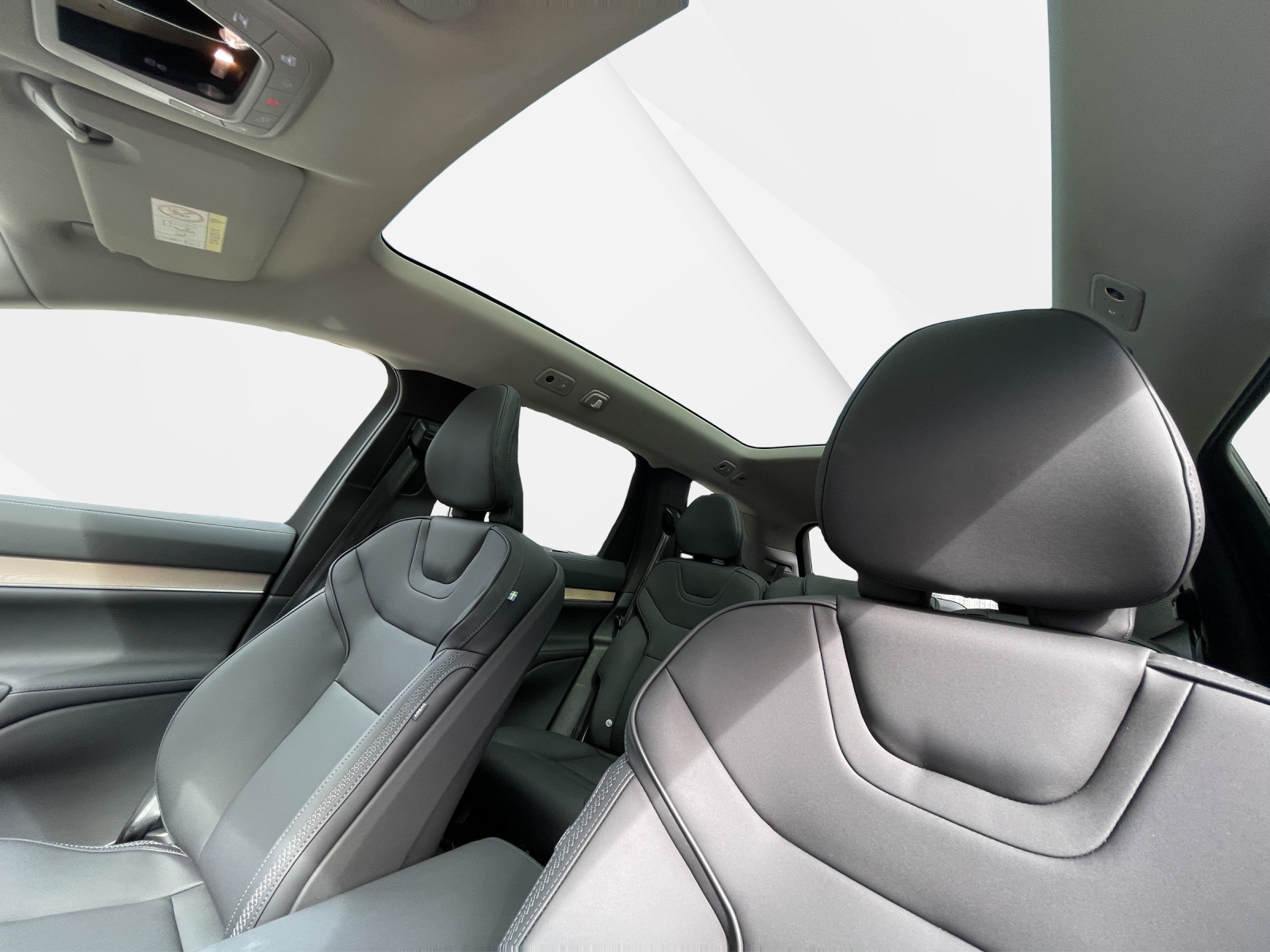 VOLVO EX90 Twin Plus AWD-image-17