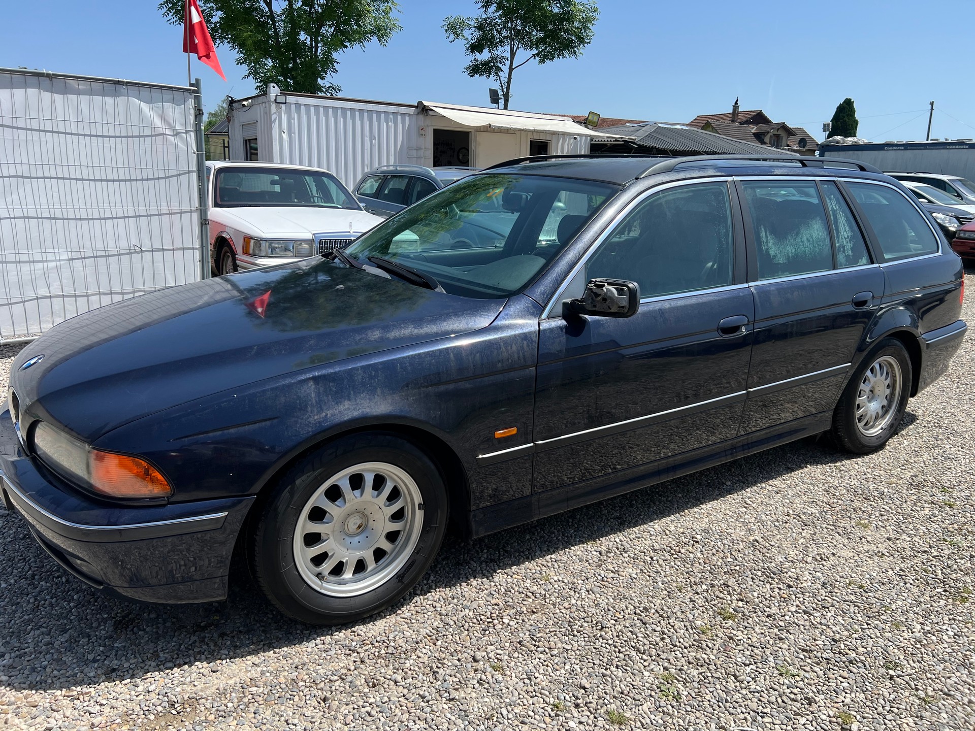 BMW 523i Touring-image-2