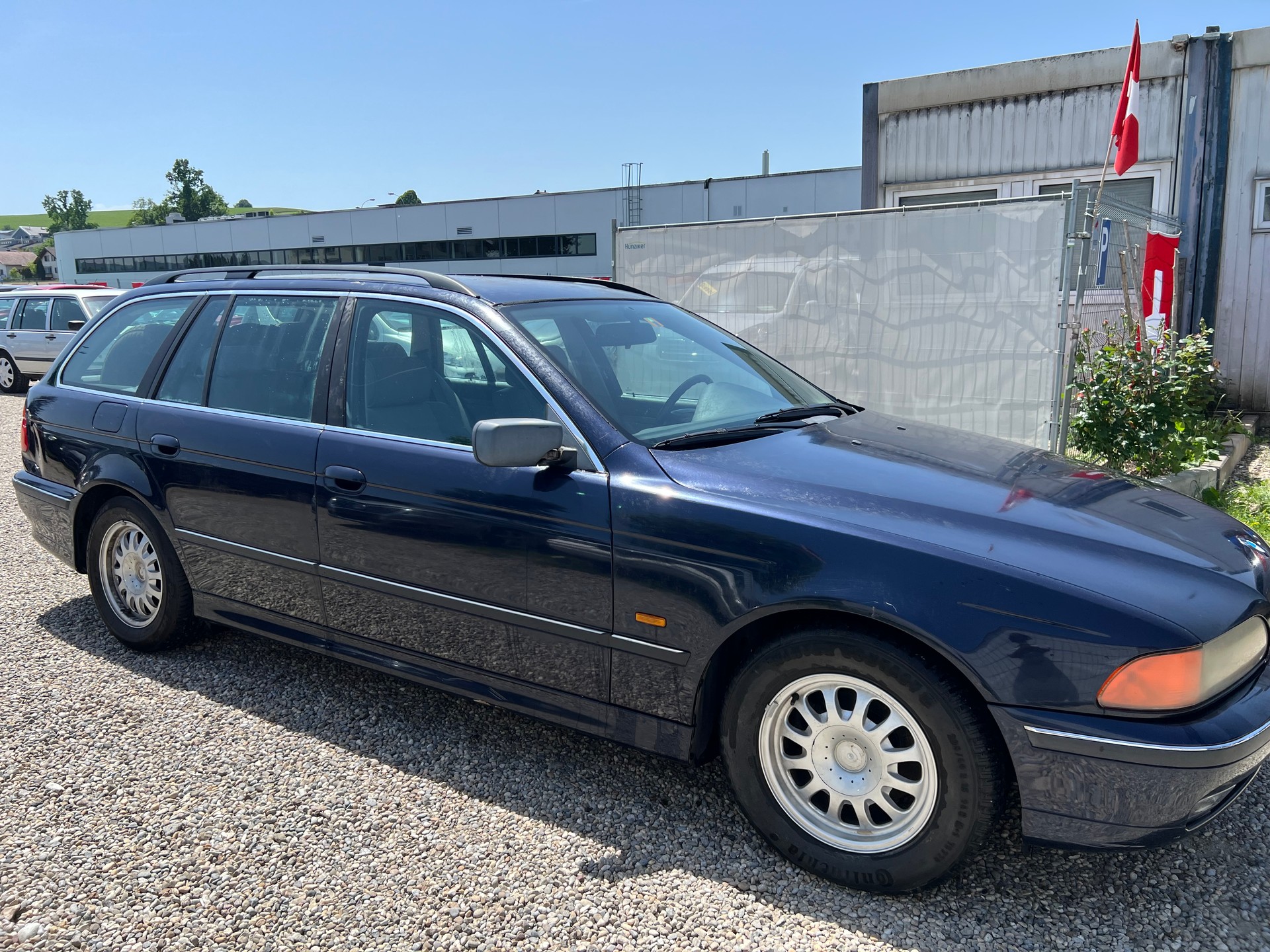 BMW 523i Touring-image-1