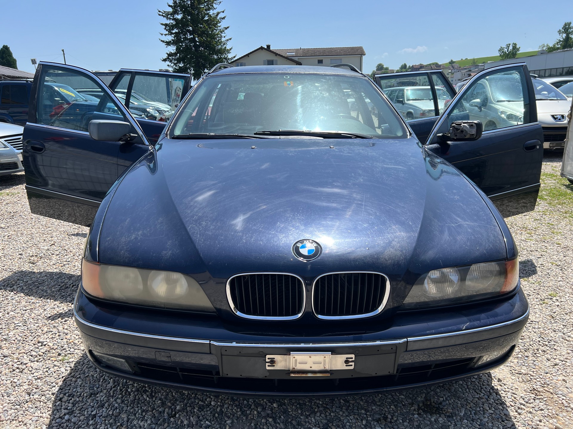 BMW 523i Touring-image-6