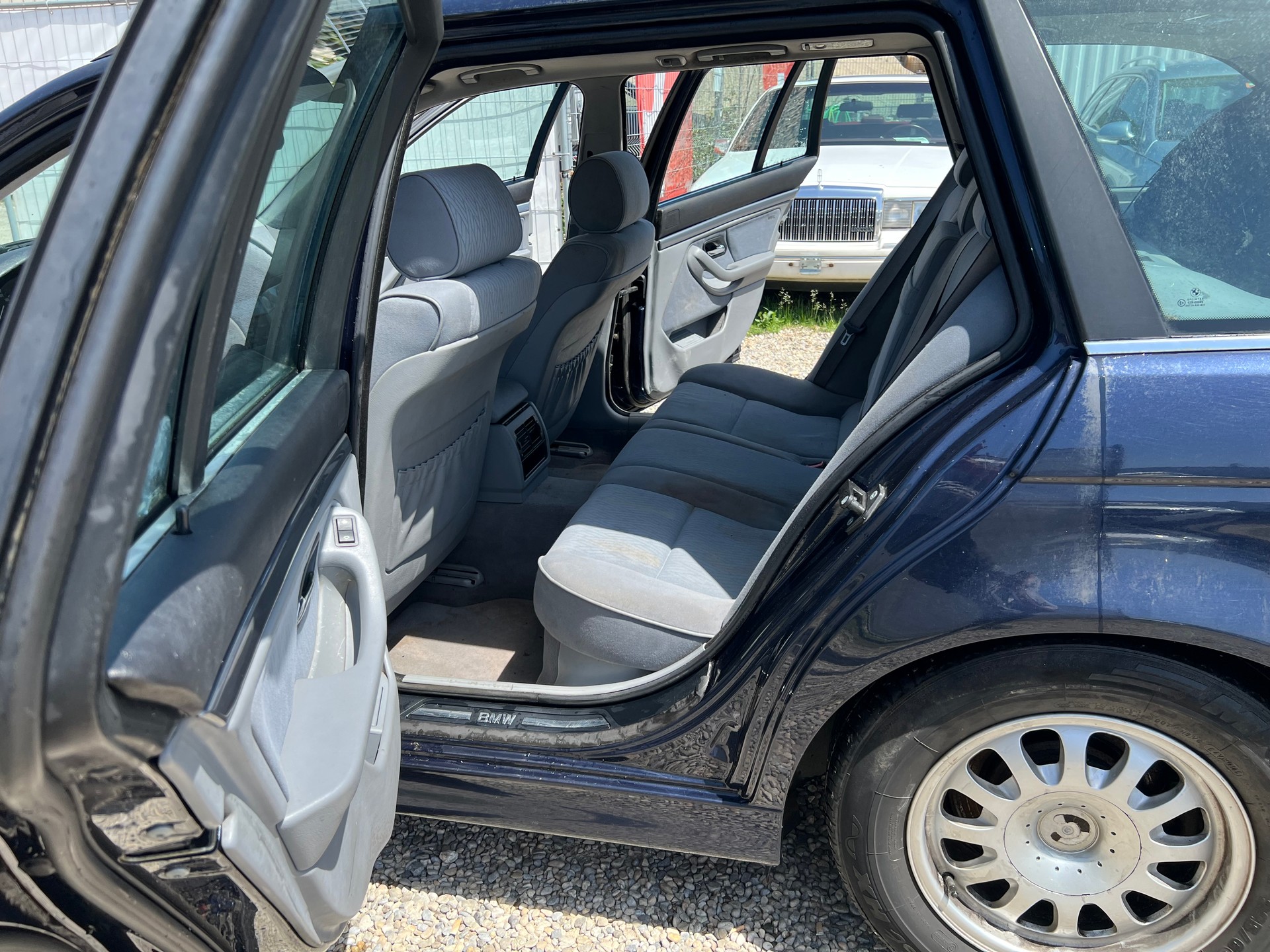 BMW 523i Touring-image-9