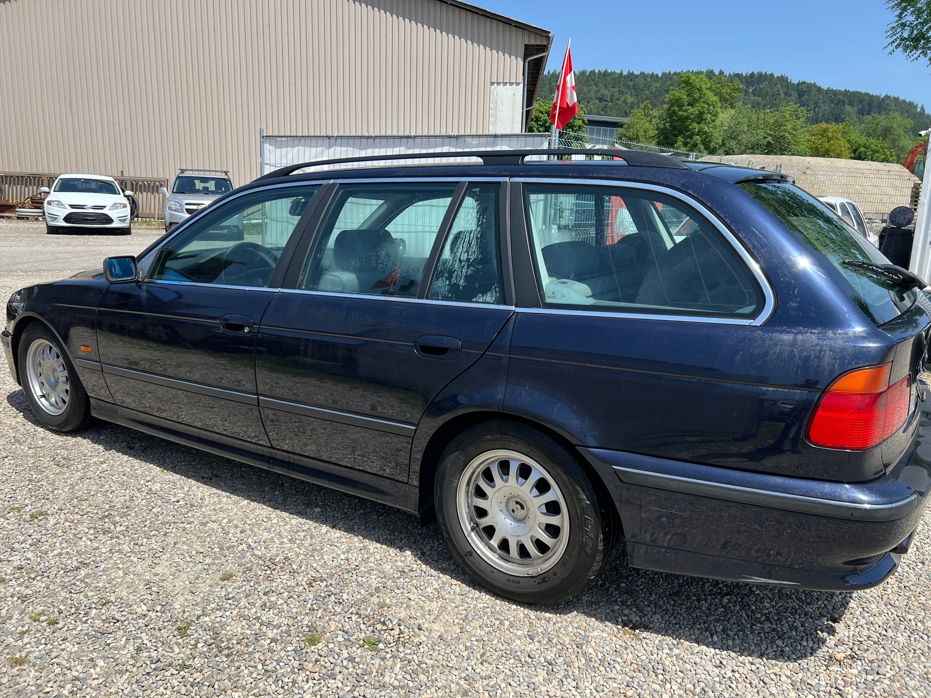 BMW 523i Touring-image-3