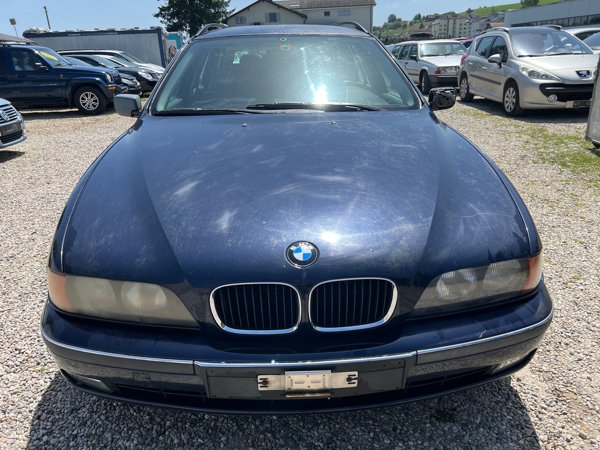 BMW 523i Touring-image-0