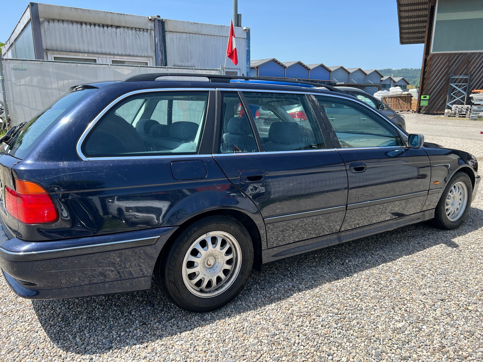 BMW 523i Touring-image-4