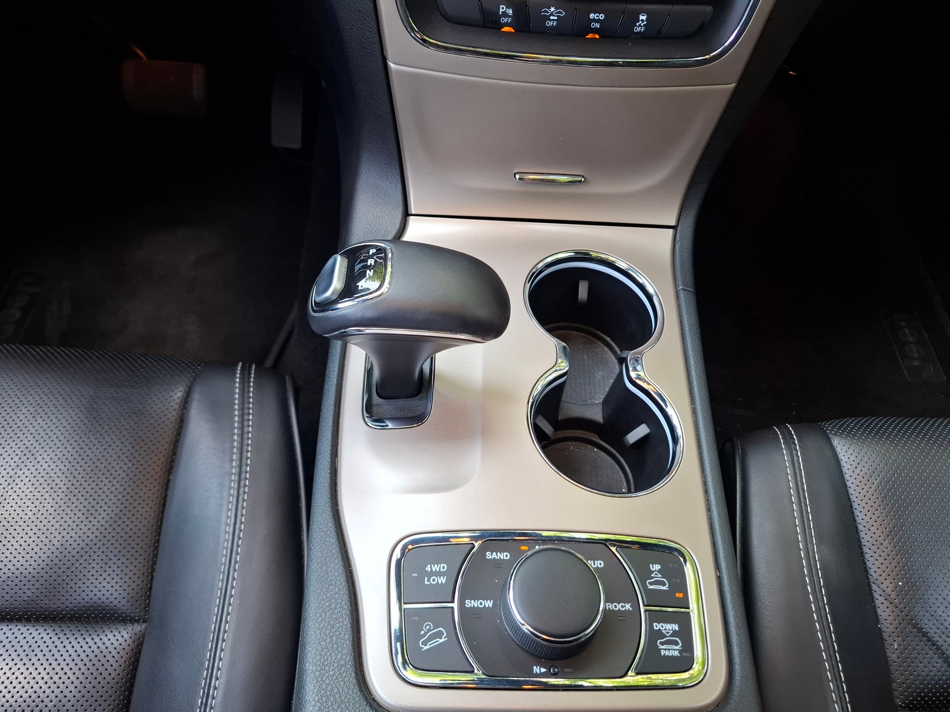JEEP Grand Cherokee 3.0 CRD Overland Automatic-image-9